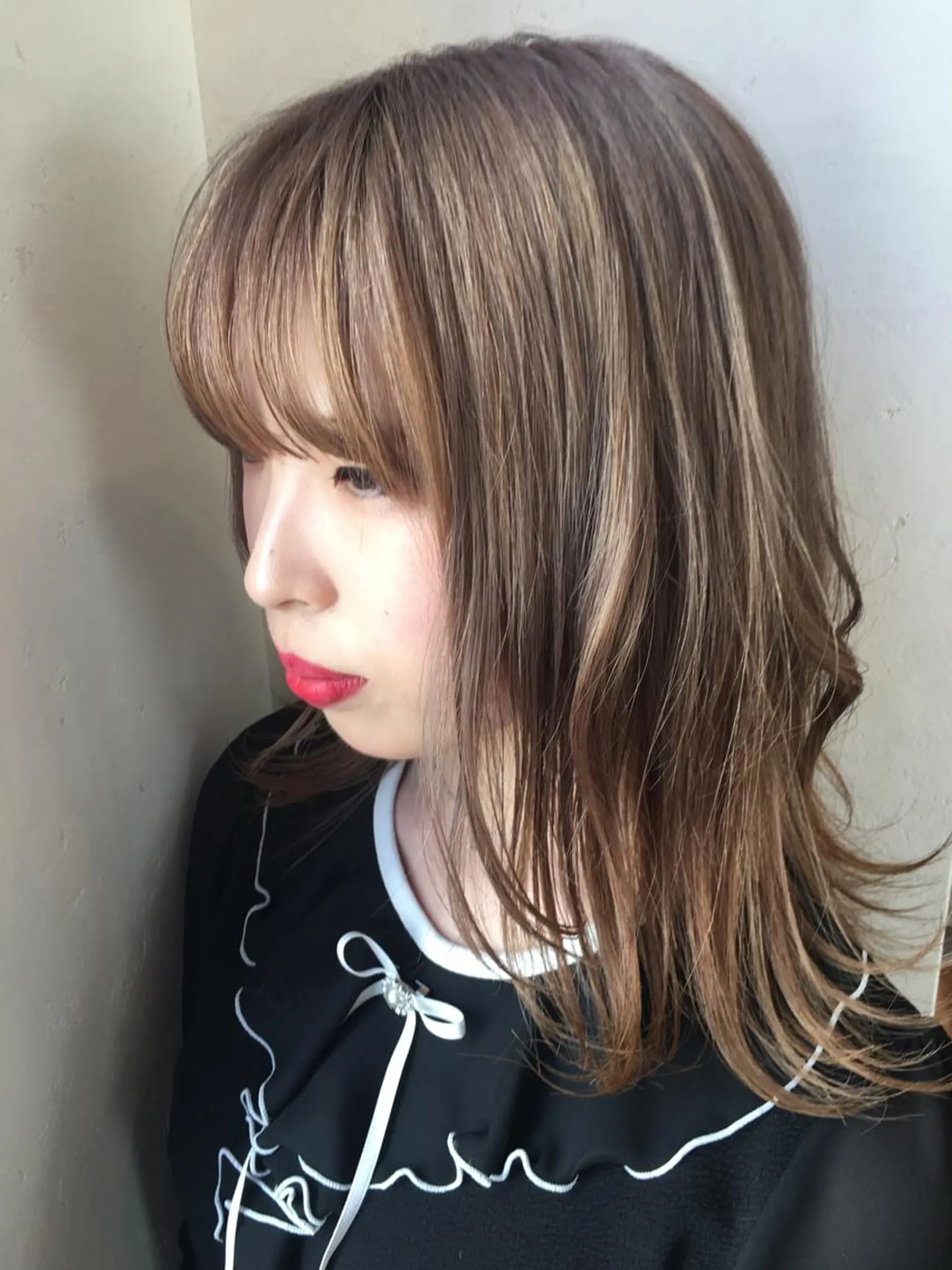 セミロング カラー ハイライトカラー ハイトーンカラー ハイライト TOWA 野村　コウダイのヘアスタイル