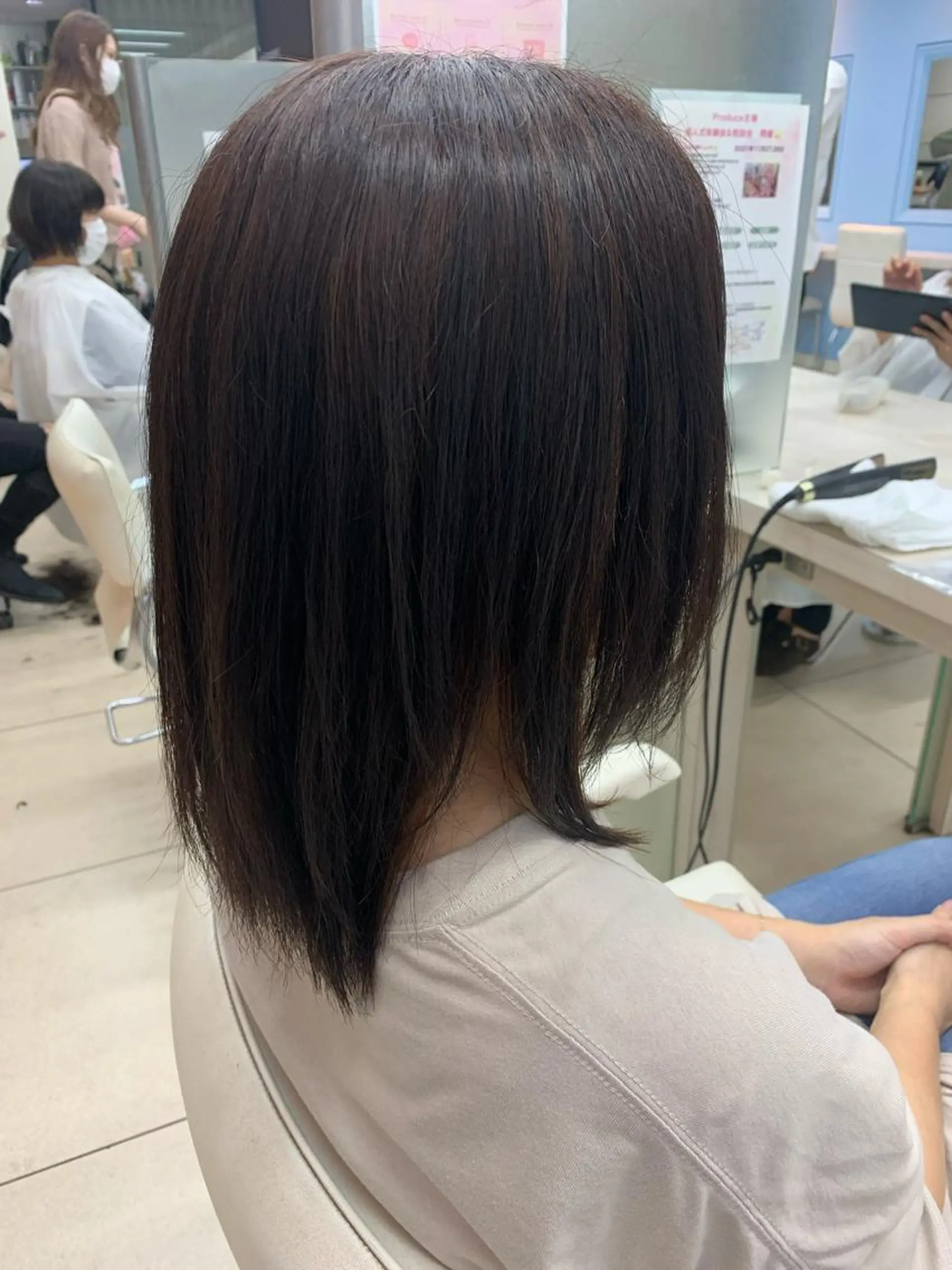 ミディアム カラー バレイヤージュ ベージュカラー ピンクカラー ピンクベージュ 学生 ヘアカラー ✂︎✂︎レディースの メンズカット屋さんのヘアスタイル