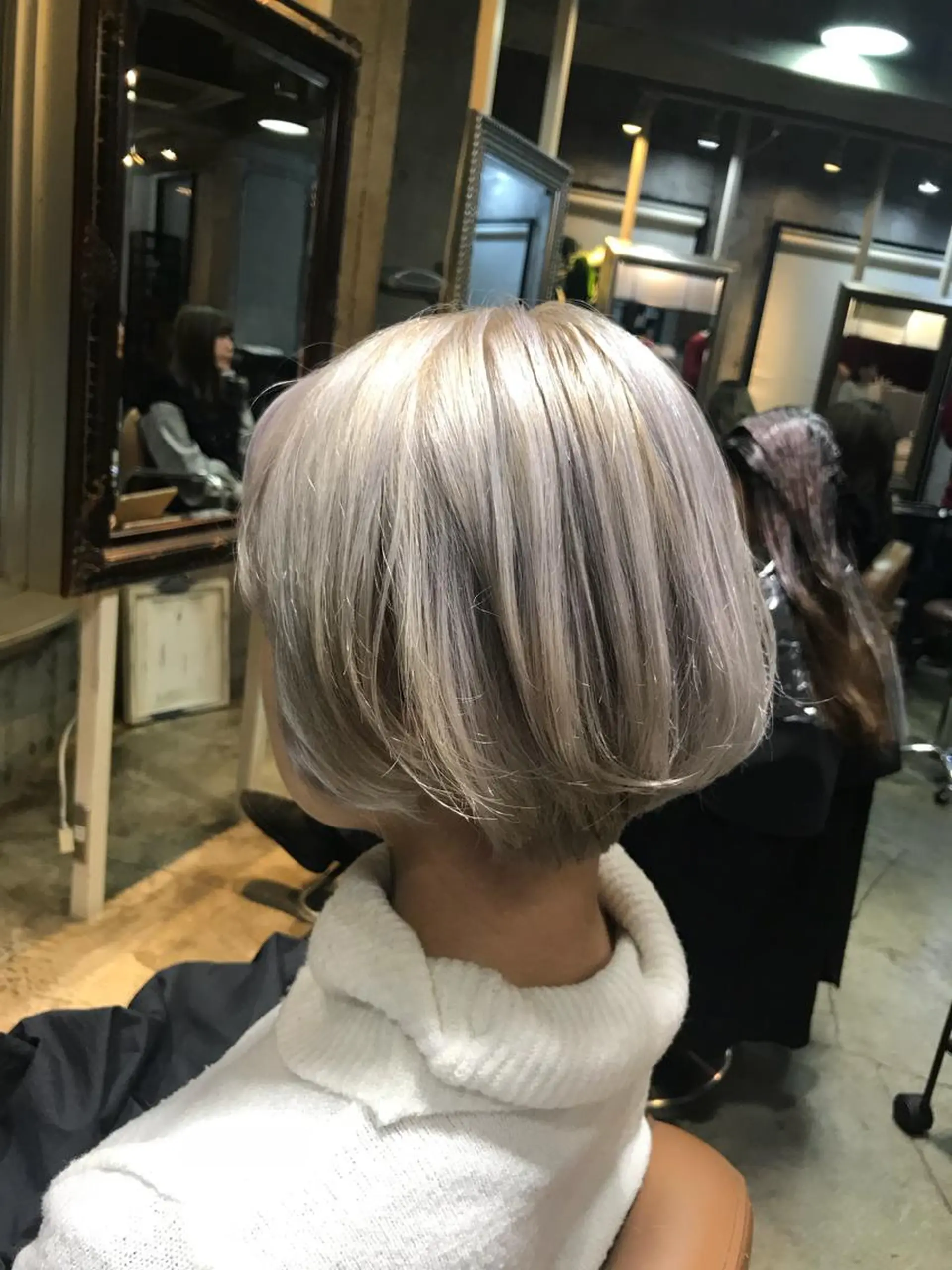 ショート カラー パーマ ヘアアレンジ メンズ キッズ ネイル マツエク・マツパ ホワイト サロンドミルク 原宿のヘアスタイル