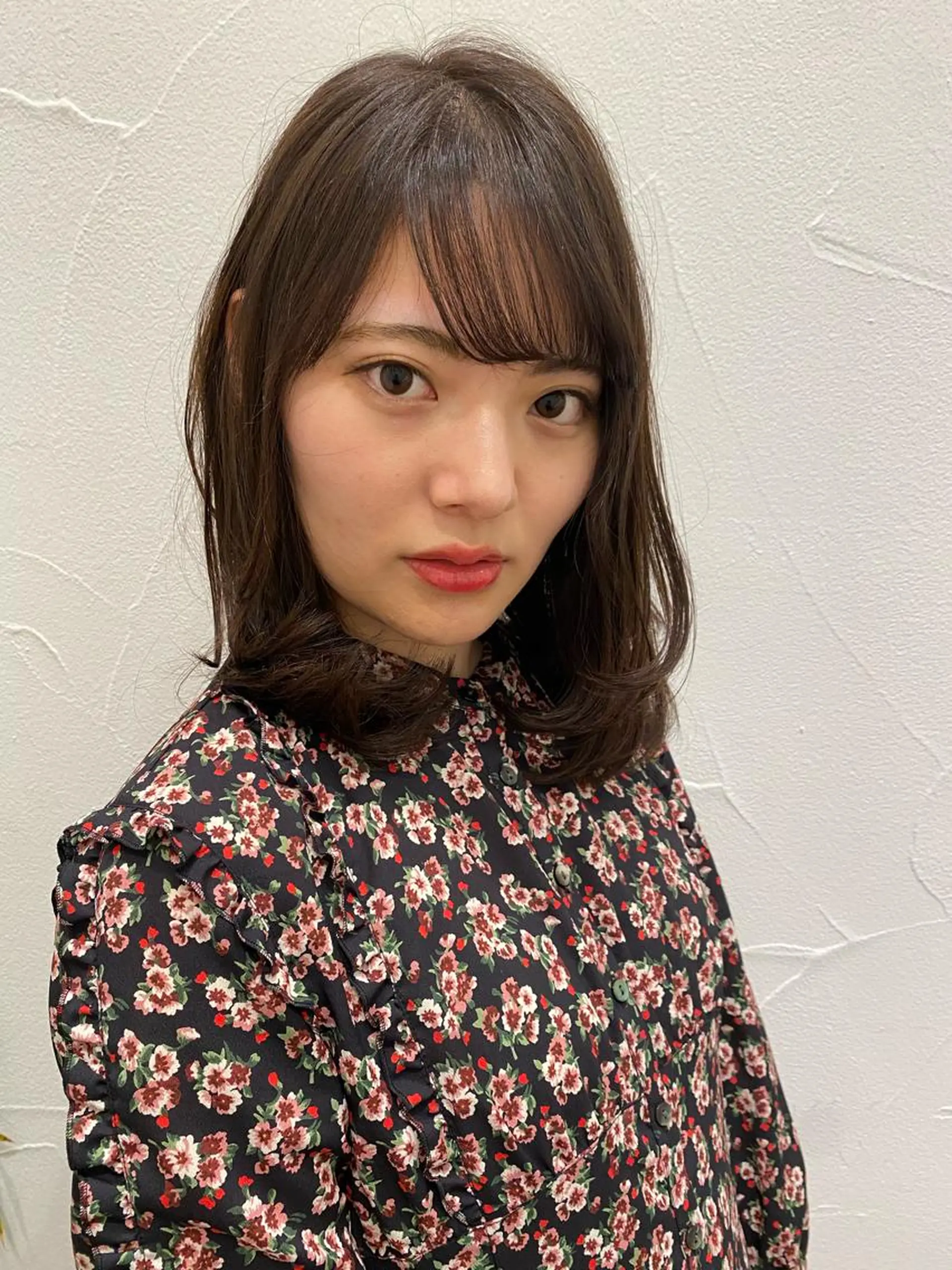 ミディアム カラー アッシュ ベージュカラー レイヤーカット Ash中目黒店 榊間茜のヘアスタイル