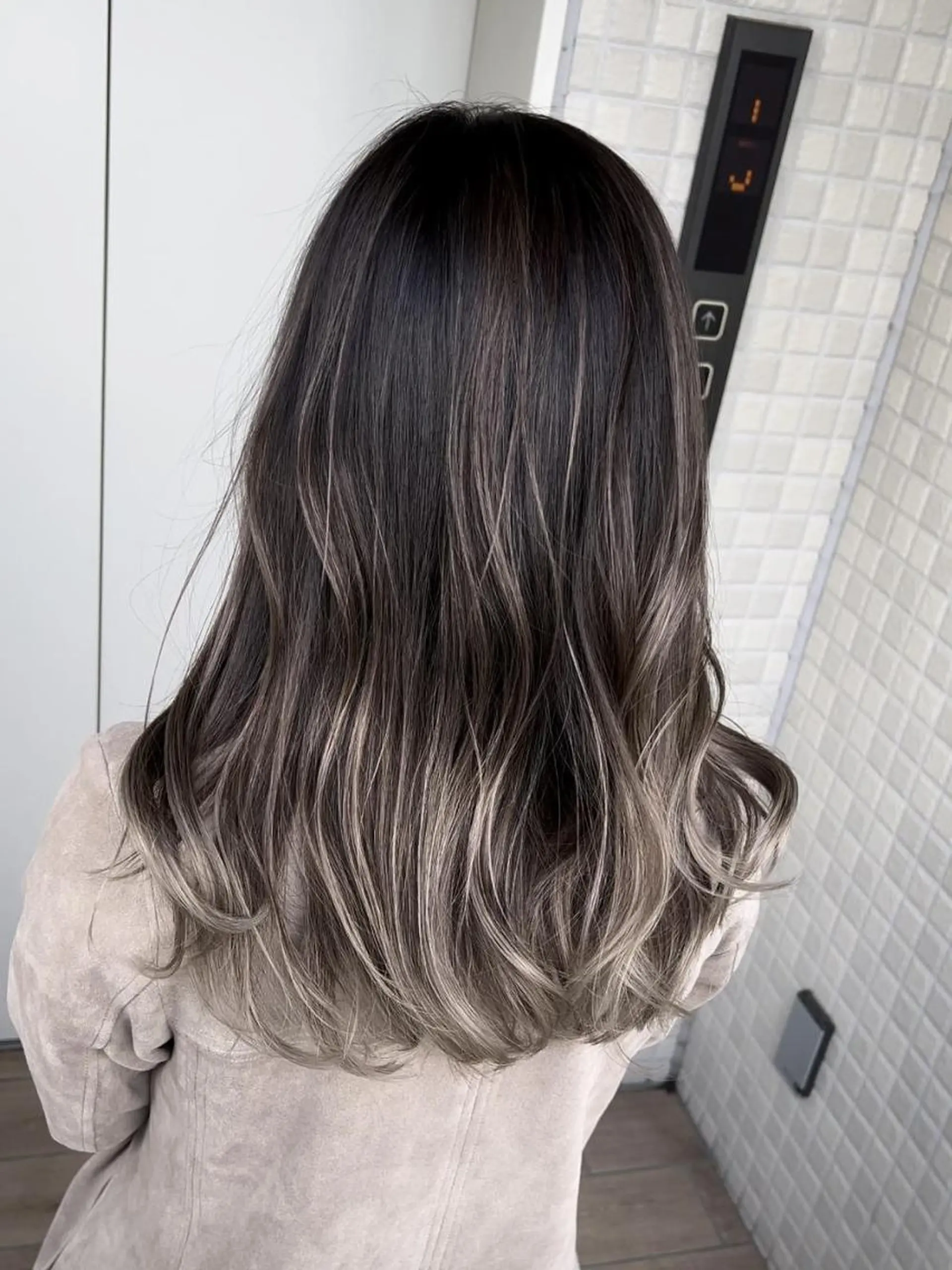 セミロング カラー ✨【公式】 juhl.横浜✨のヘアスタイル