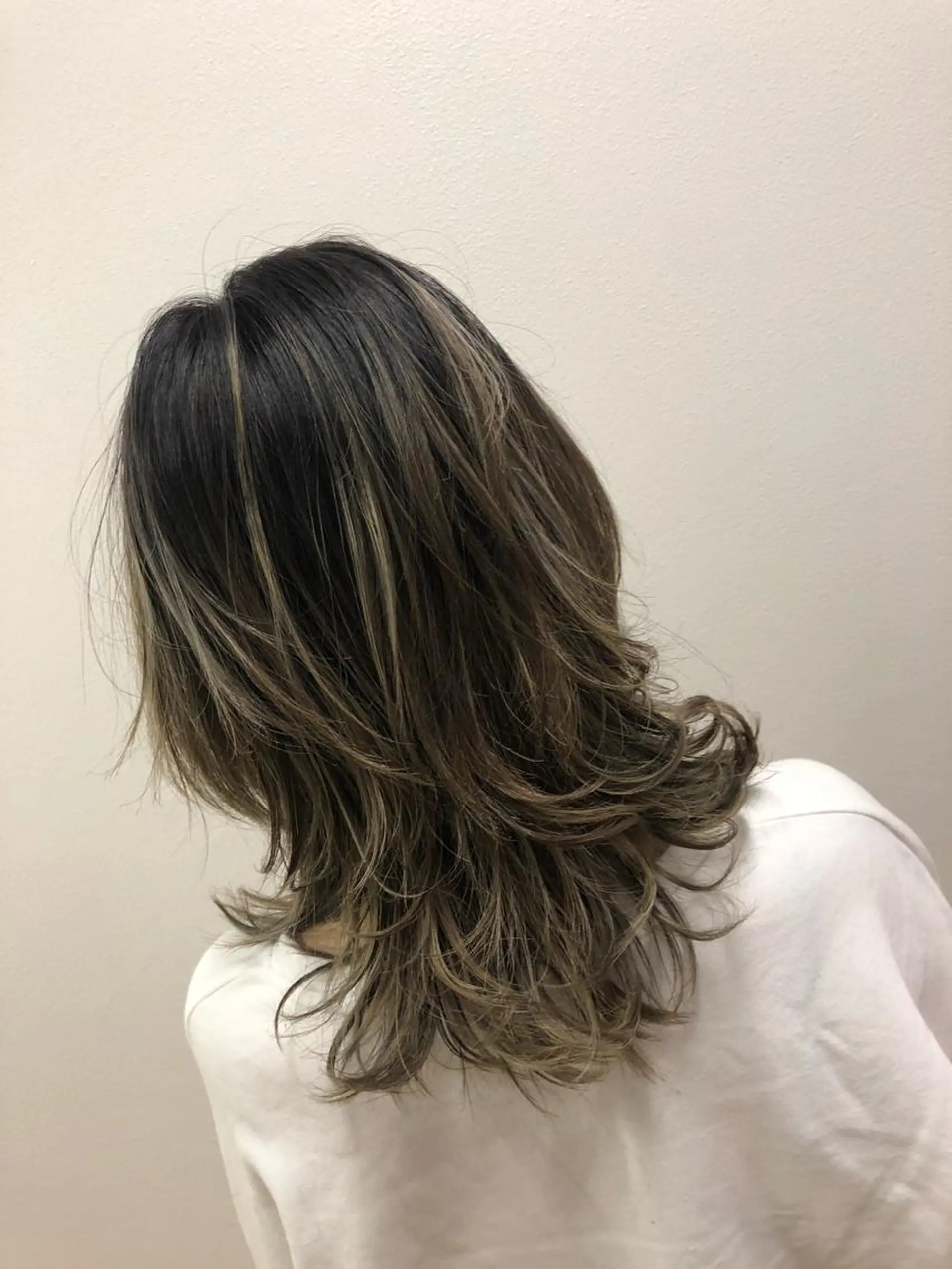 ミディアム カラー 田鎖 英樹のヘアスタイル