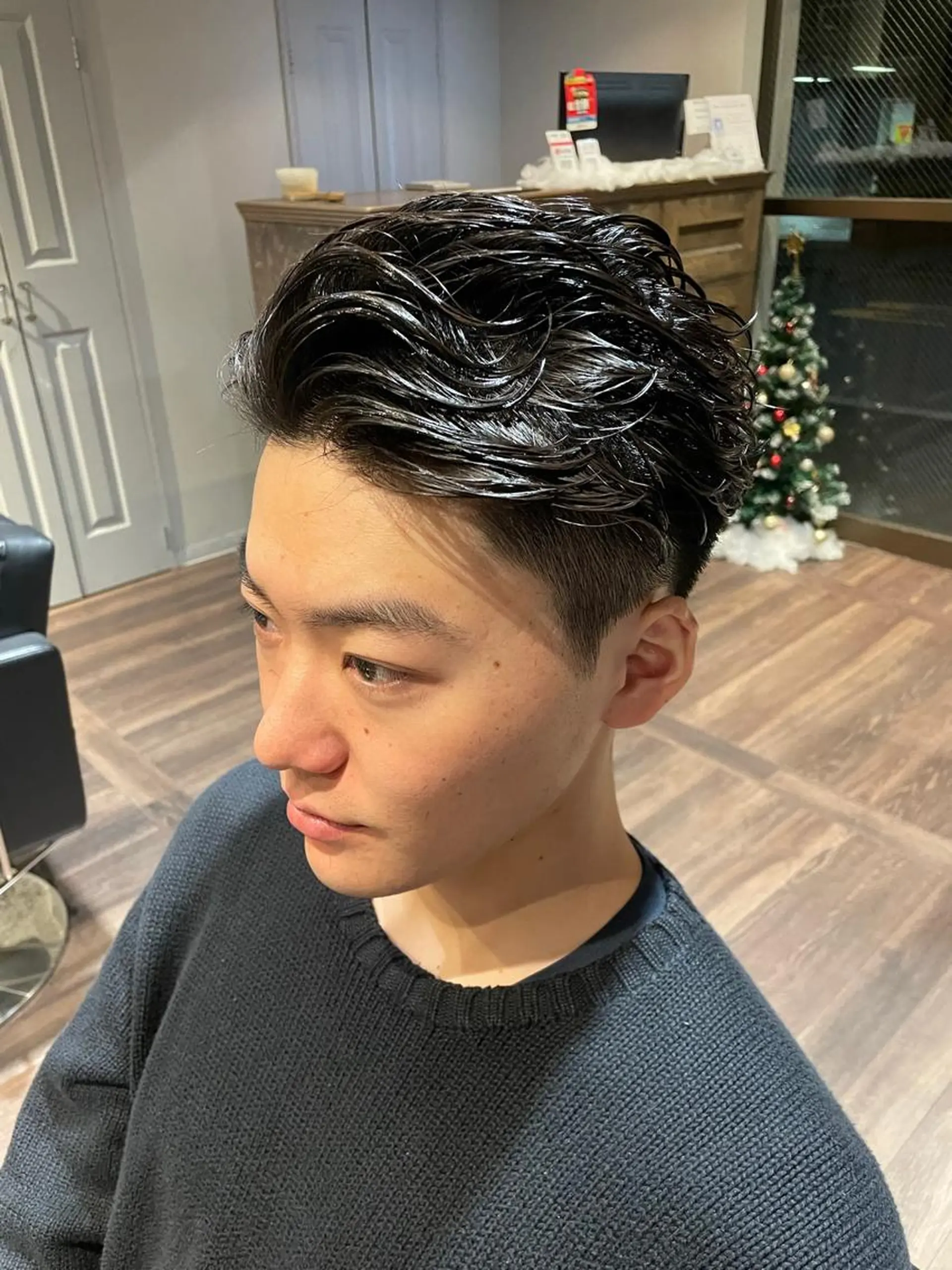 ショート パーマ メンズ メンズパーマ 七三 カット パーマ 村上 翔平のヘアスタイル