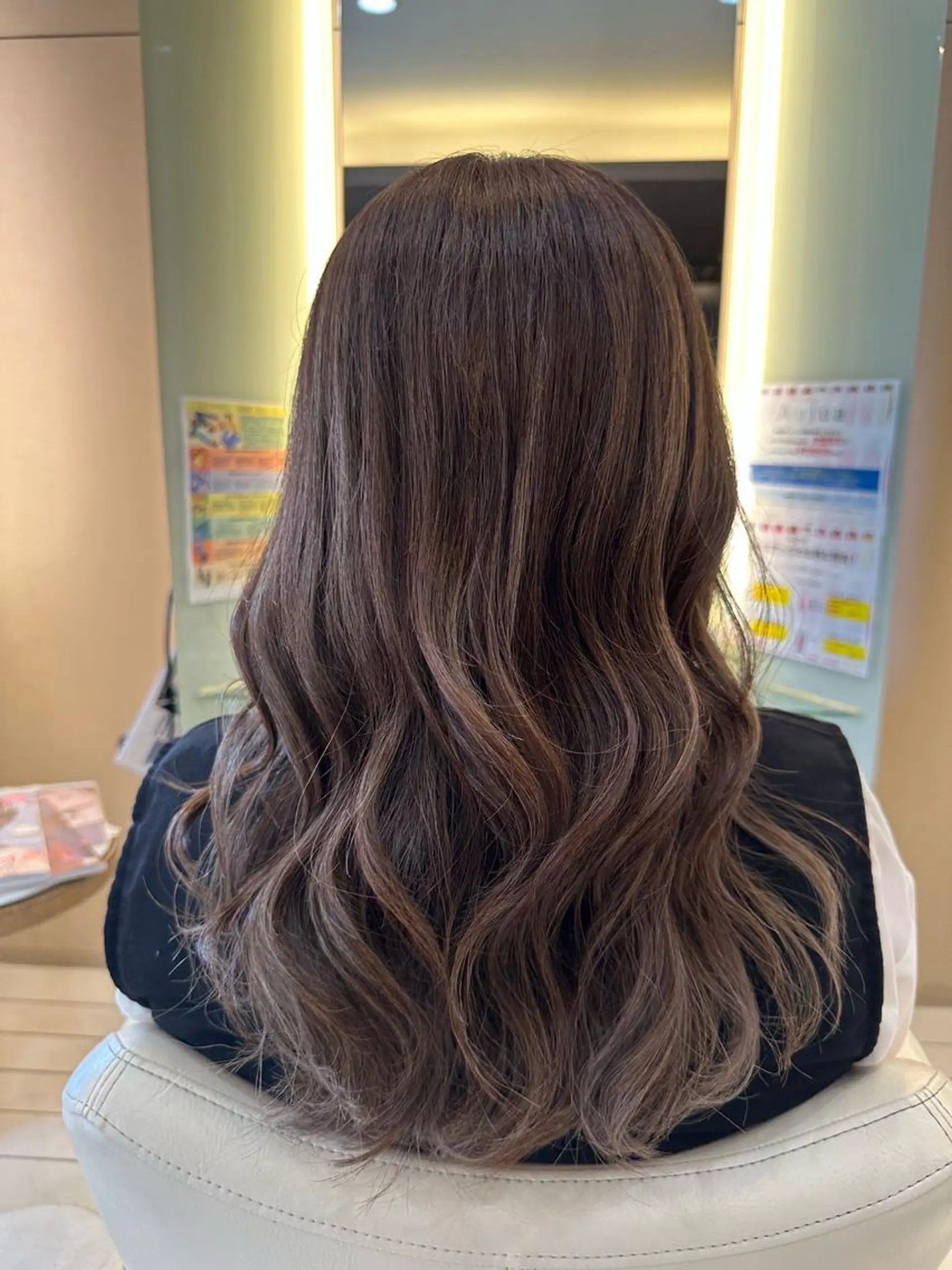 セミロング カラー 内田温子大人女性 ハイライト、ボブのヘアスタイル