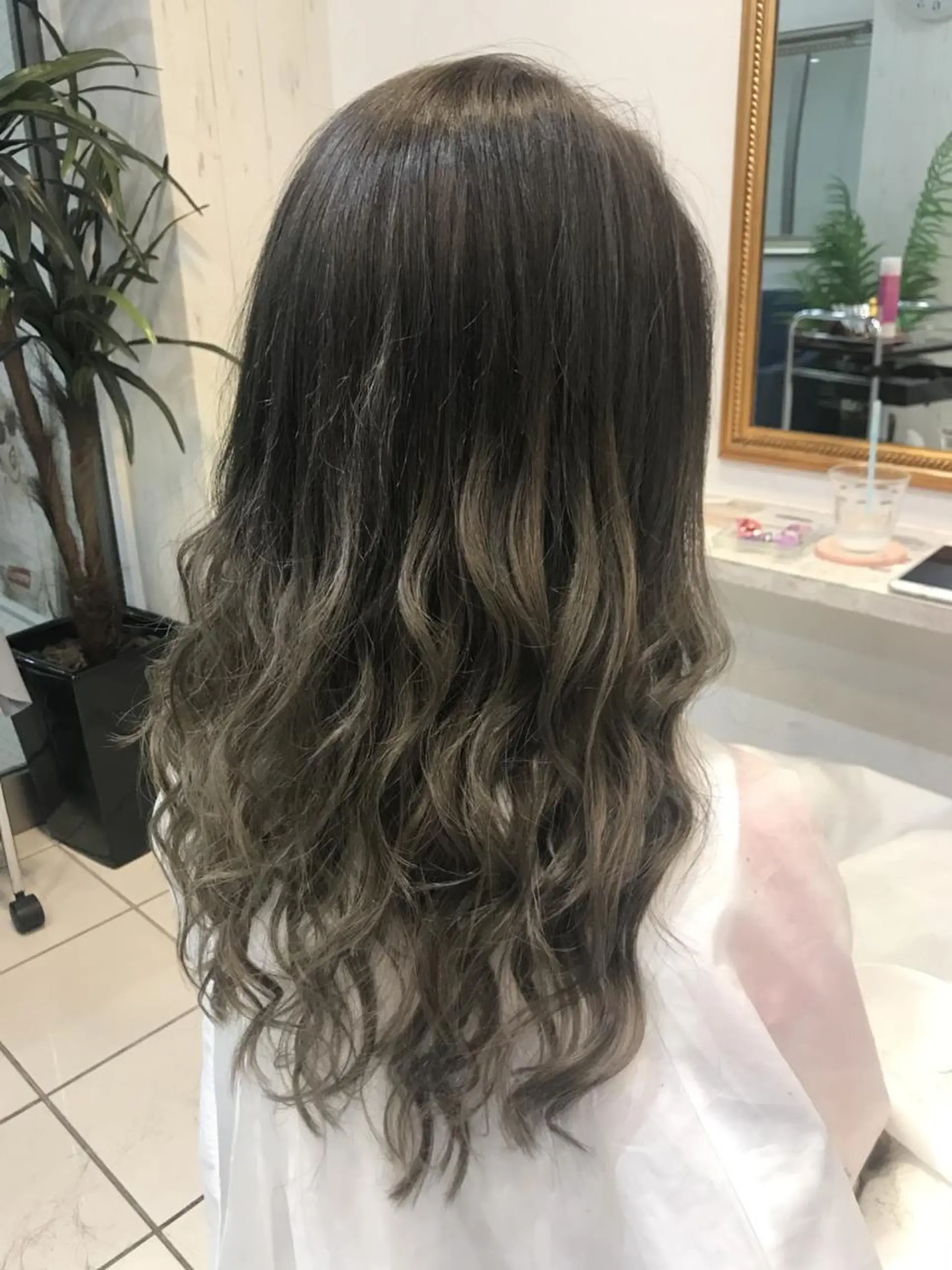 ロング カラー パーマ ヘアアレンジ Device ディバイスのヘアスタイル