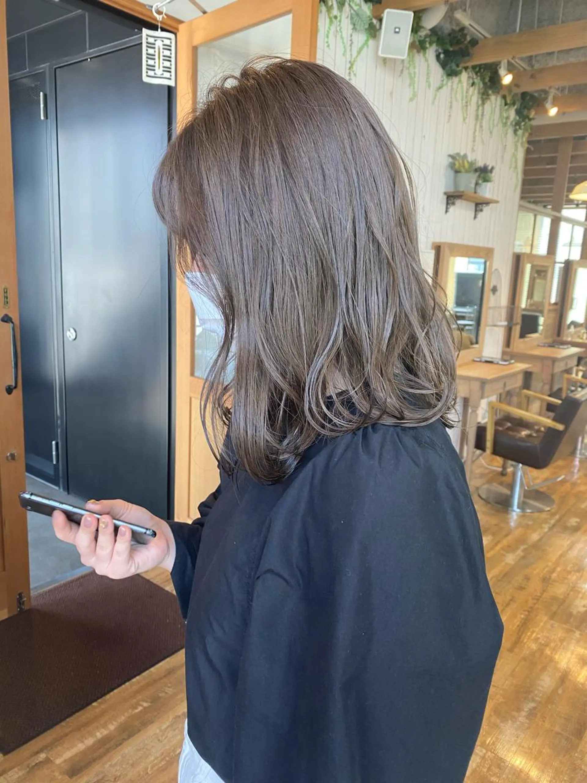 ミディアム カラー パーマ カット ヘアカラー トリートメント re naのヘアスタイル