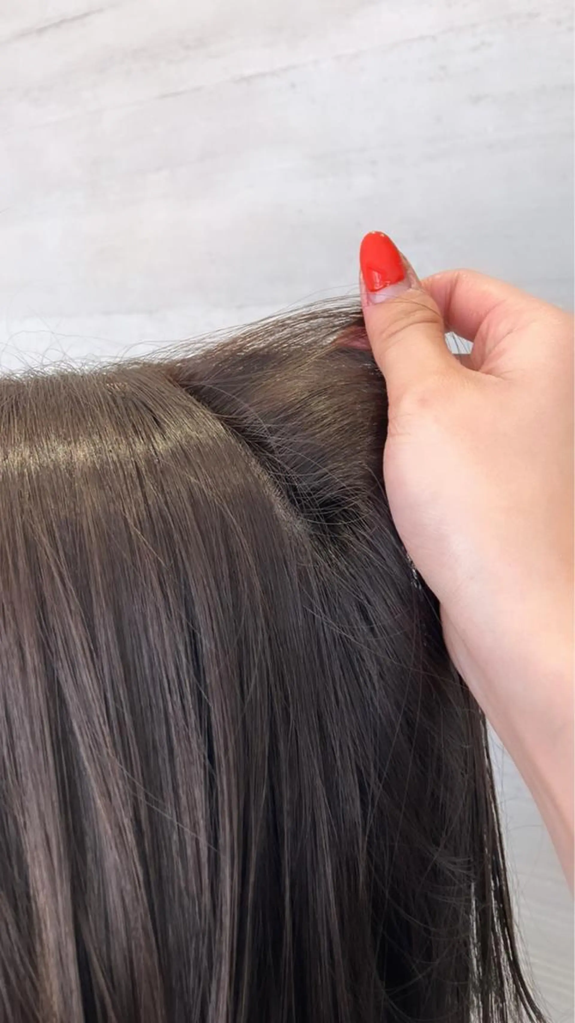 ショート カラー 黒髪 ブラウンカラー NEST by chord所属・サキ🤍ハイトーン 🩰くびれ巻きヘアのヘアスタイル