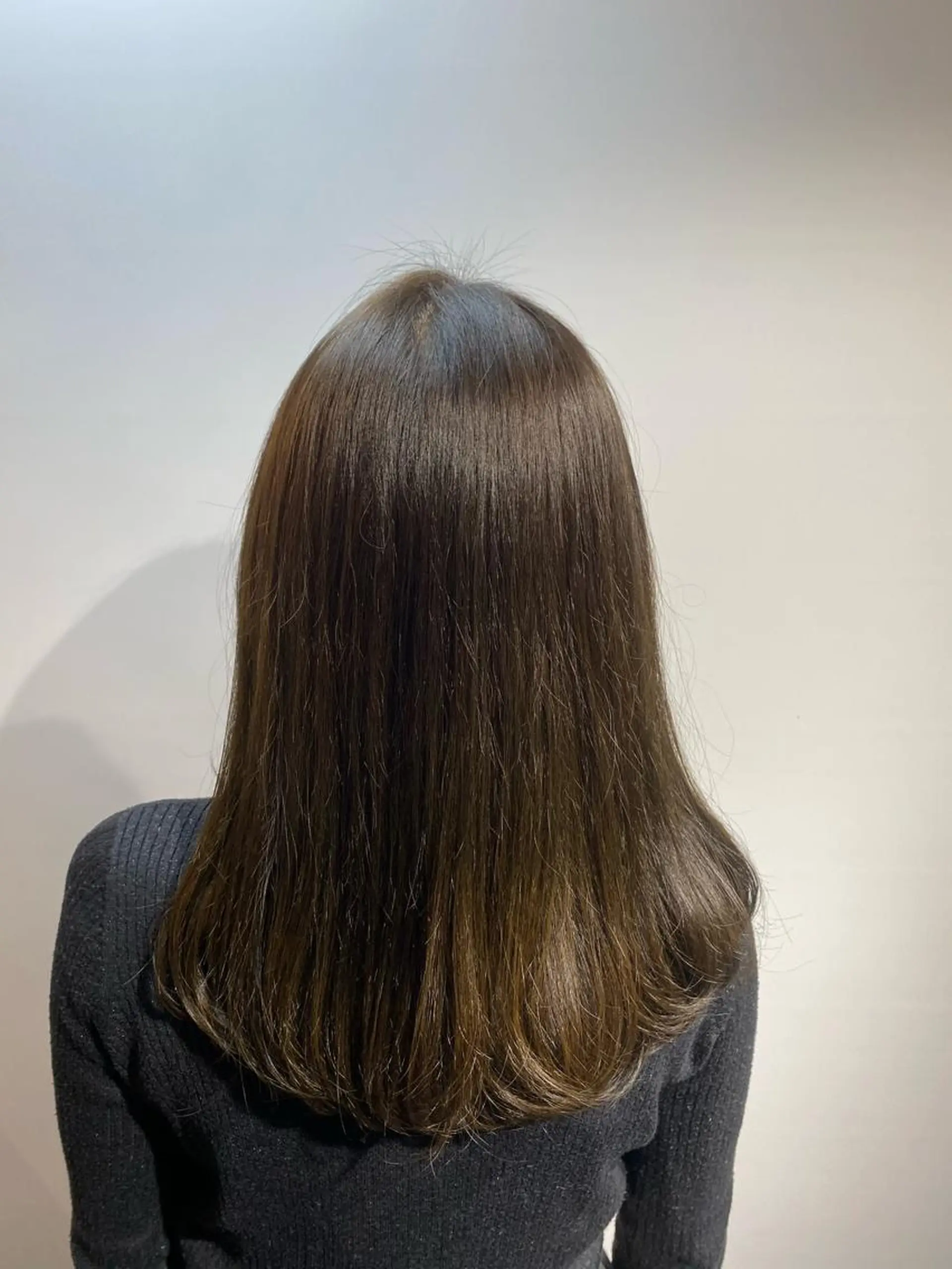 セミロング カラー アッシュ オリーブアッシュ オーガニックカラー 🫧縮毛矯正🫧ai hara🫧表参道のヘアスタイル