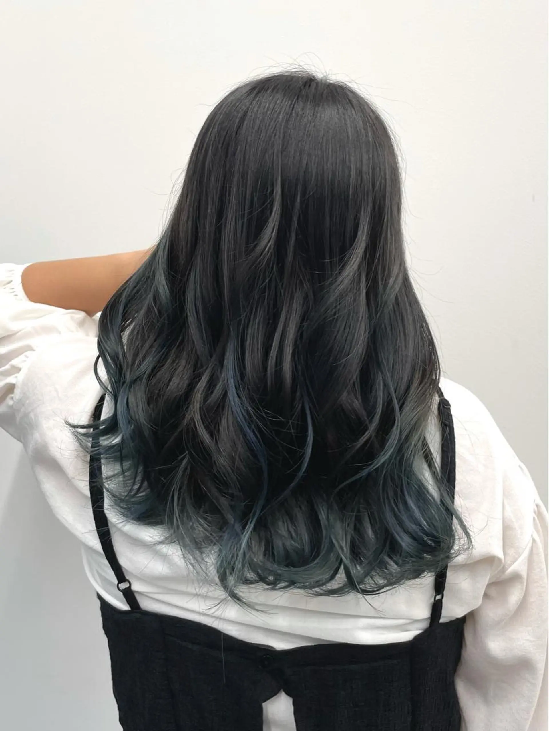 ミディアム カラー ヘアアレンジ バレイヤージュ ブリーチ ブルーカラー レイヤーカット 🦄インナーカラー 🦄貫井彩花のヘアスタイル