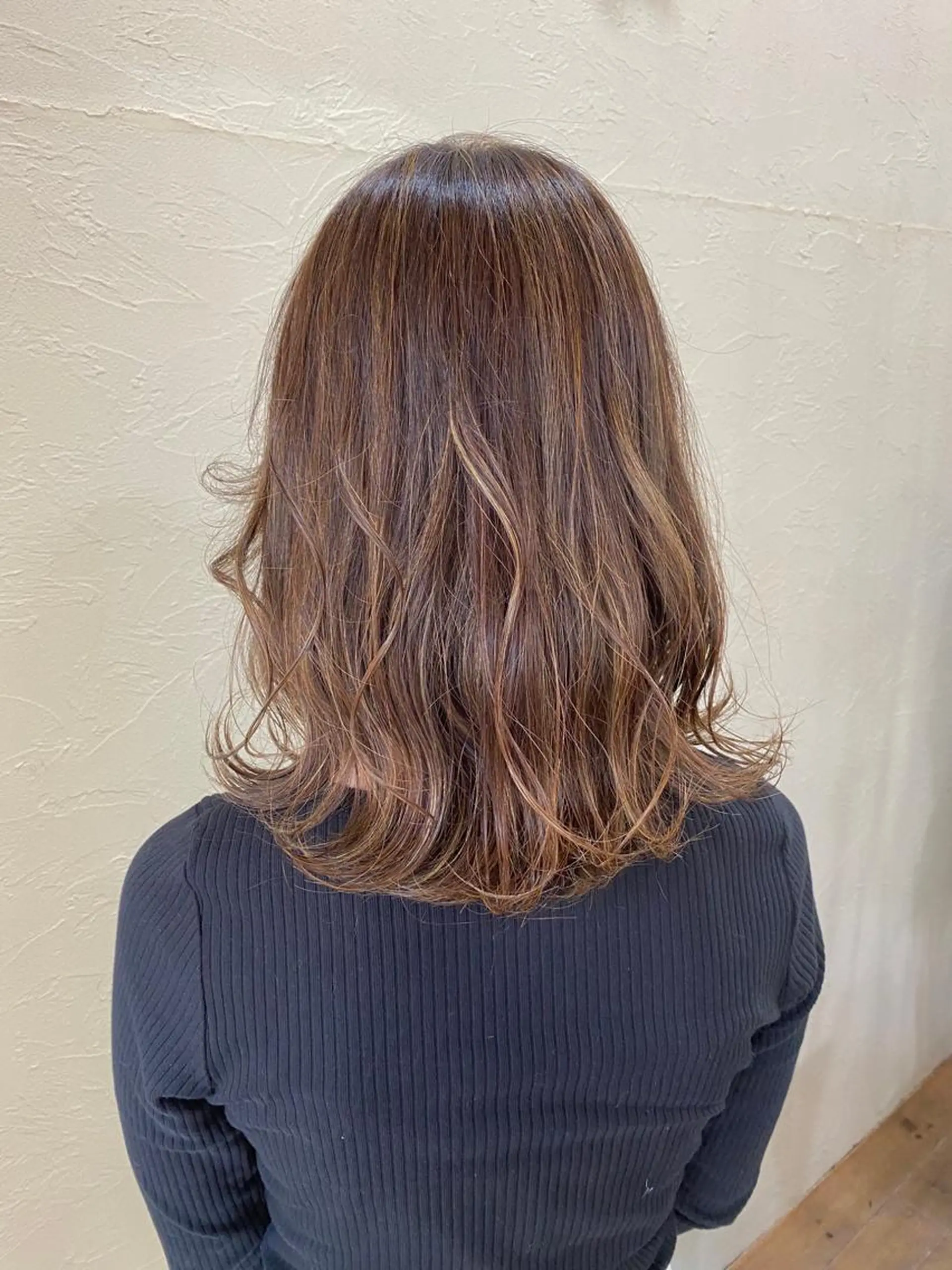 セミロング カラー ブラウンカラー ハイライトカラー ピンクカラー ハイライト カット ヘアカラー トリートメント ENIF ヤマグチアツコのヘアスタイル