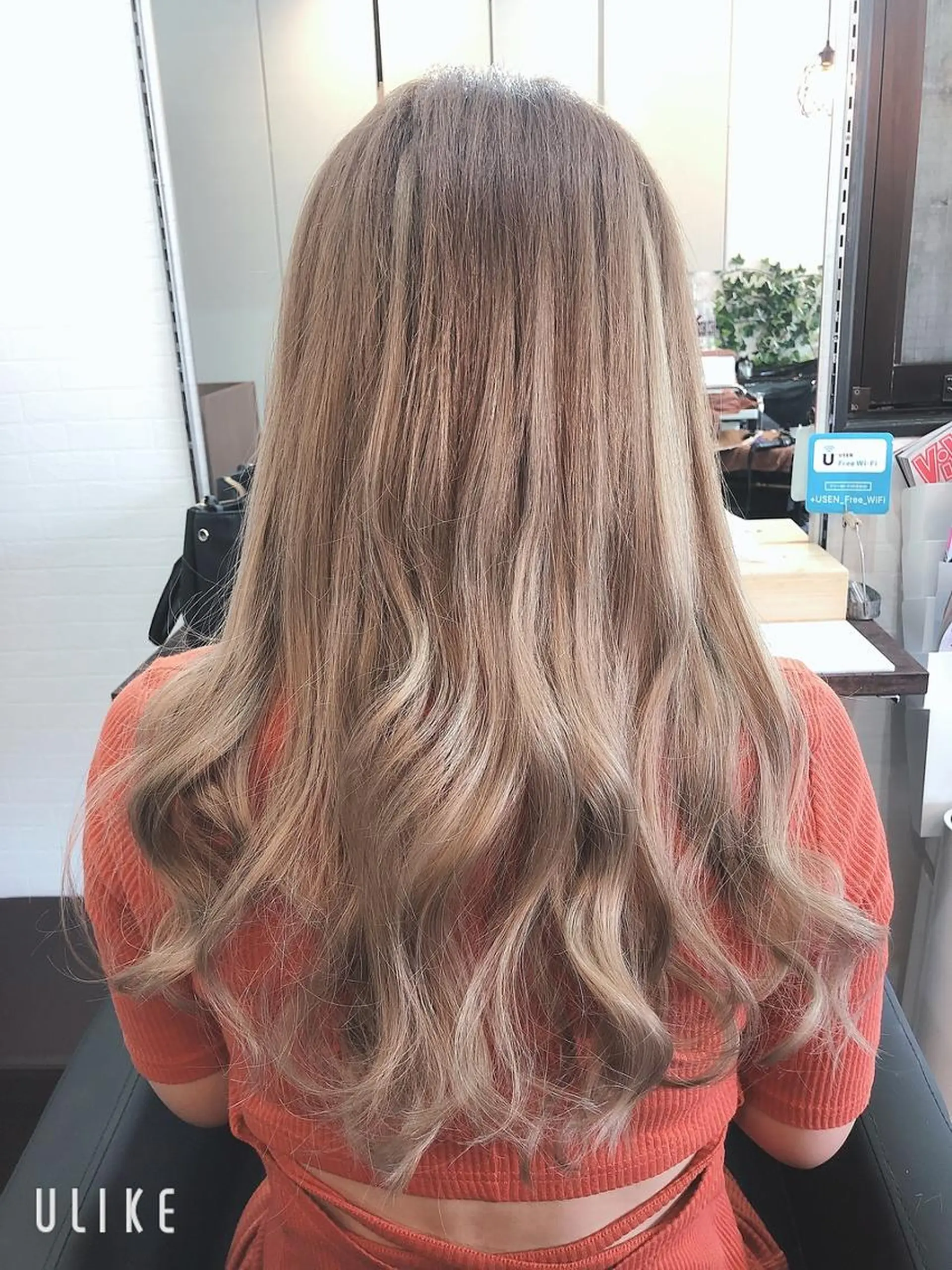 セミロング LANI OOSAKAのヘアスタイル