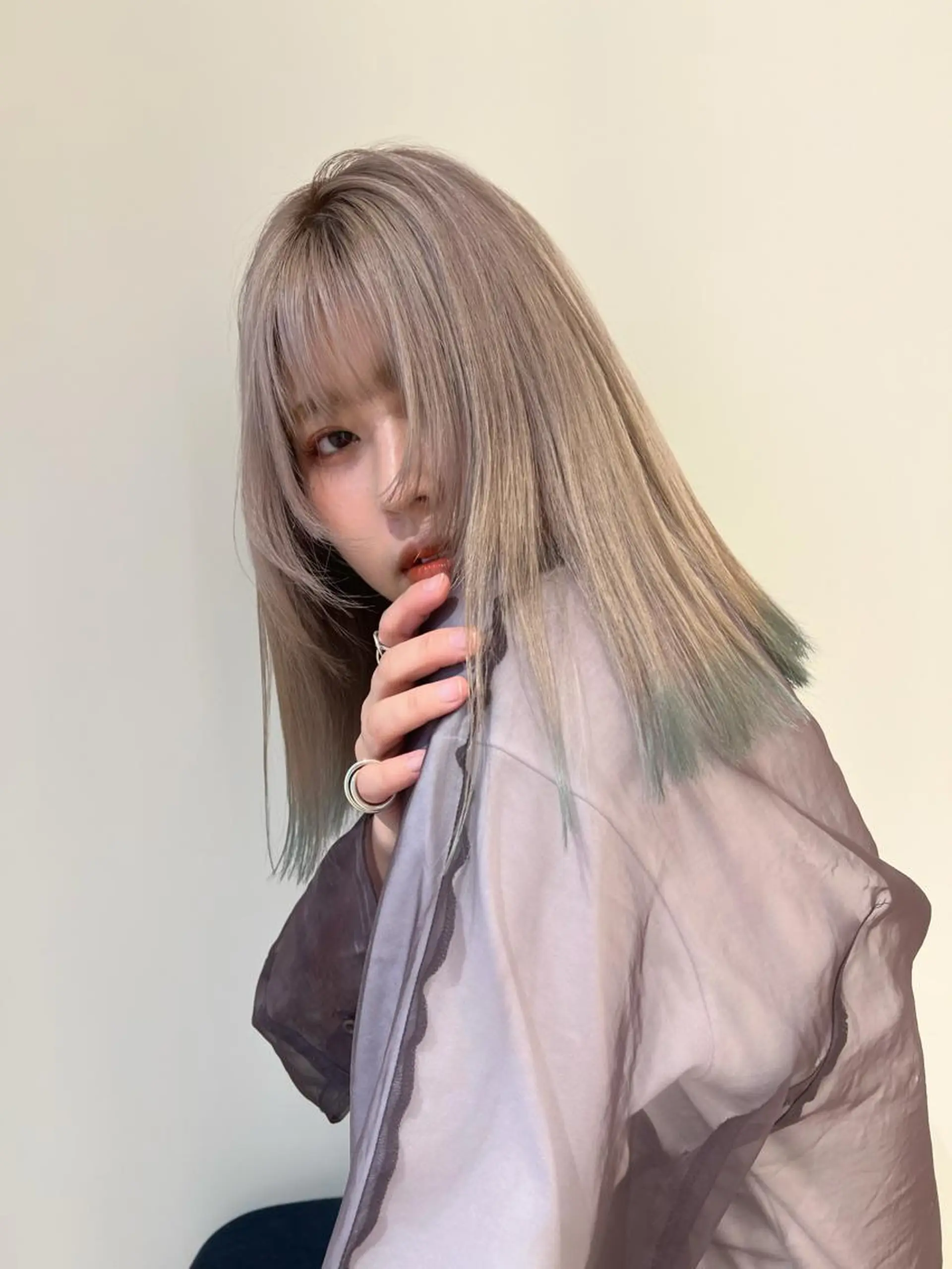 セミロング カラー 美髪矯正/髪質改善/ 艶髪🤍伊藤梨紗のヘアスタイル