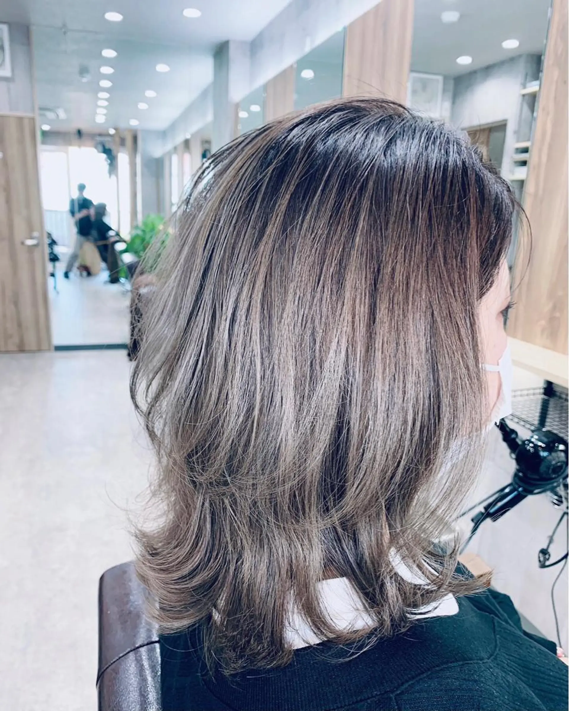 ミディアム カラー バレイヤージュ ブリーチ ダブルカラー グラデーションカラー ハイライトカラー ヘアカラー hair salon mementoのヘアスタイル
