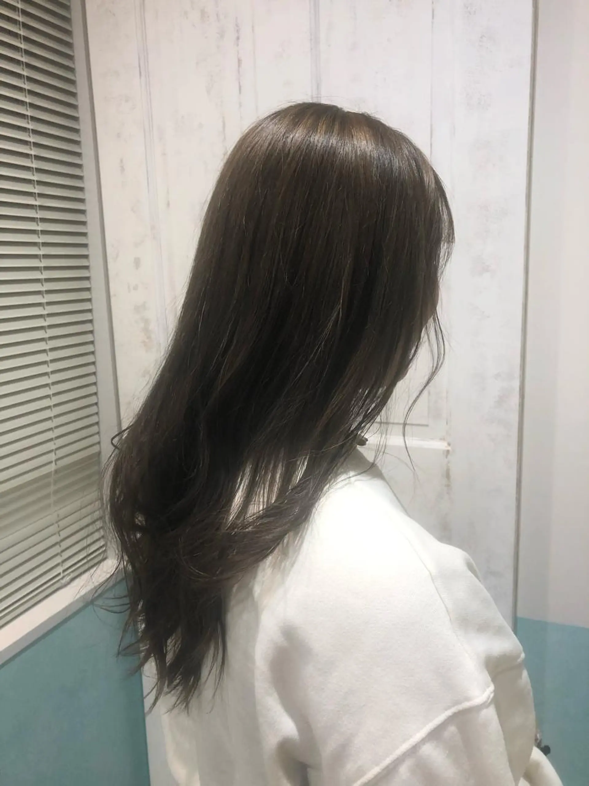 ロング 伊東 彩花のヘアスタイル