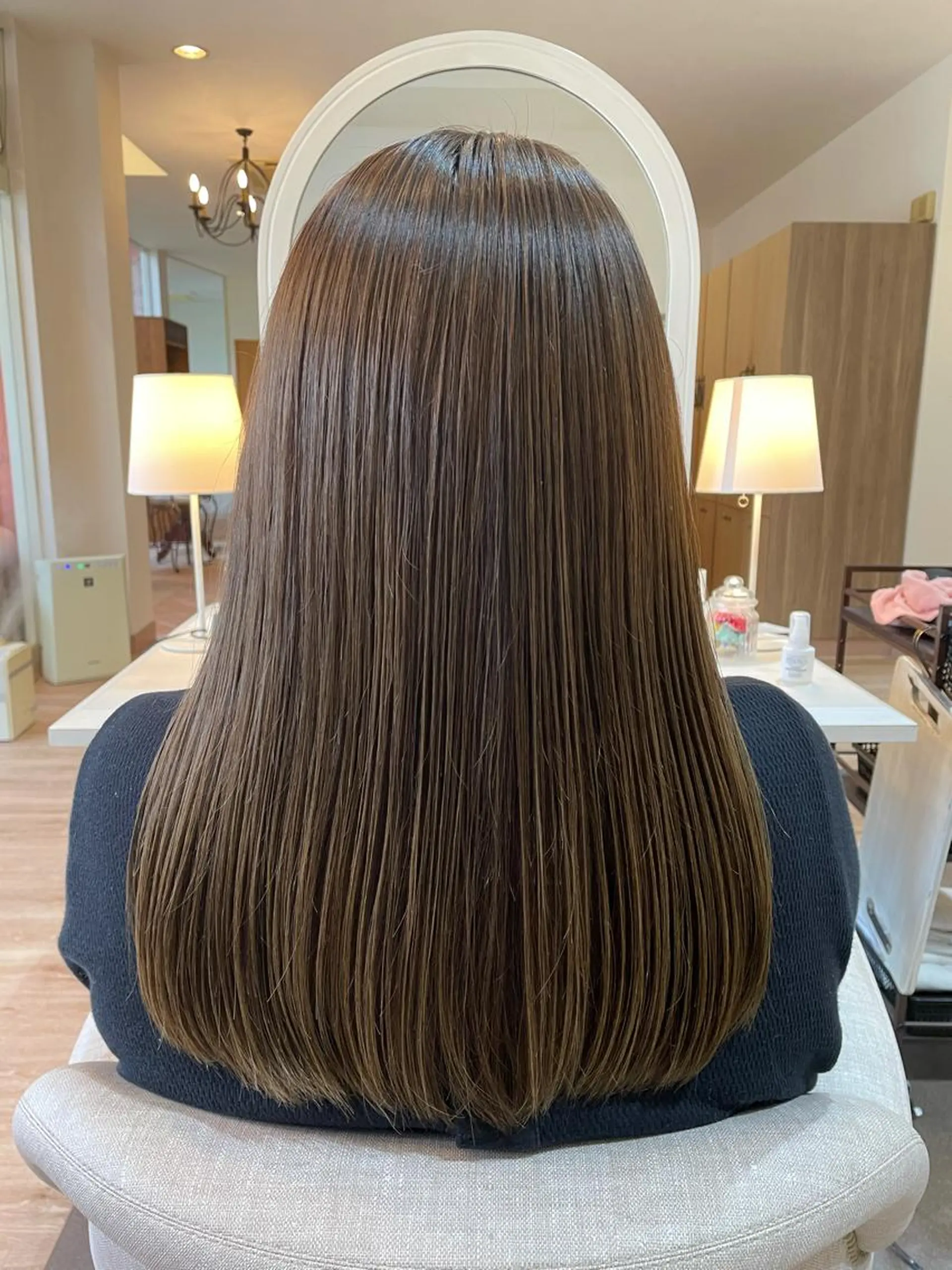 セミロング カラー ブリーチ トリートメント 土屋 桃佳のヘアスタイル