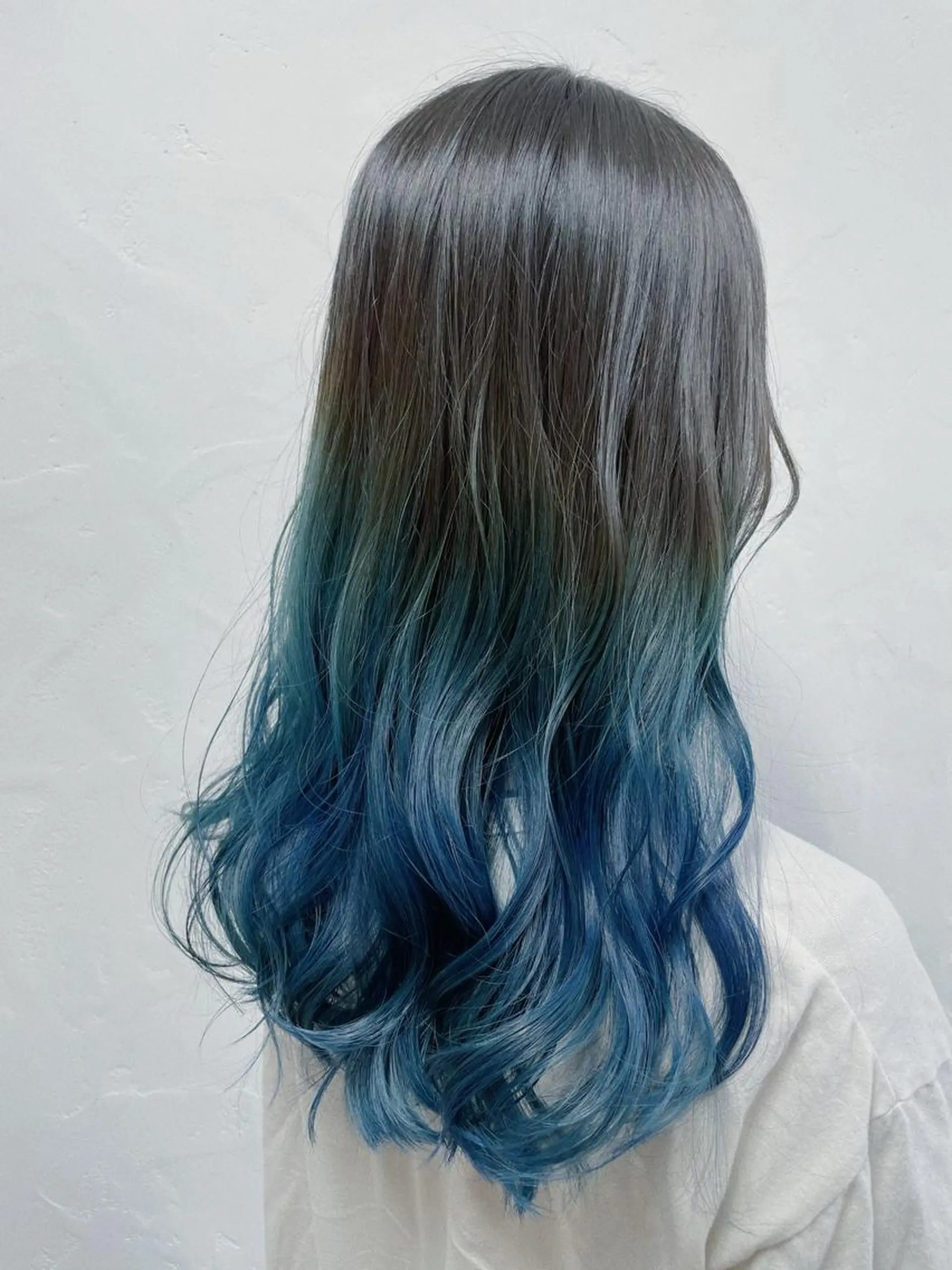 ミディアム カラー ブルーカラー グラデーションカラー ヘアカラー トリートメント ふわっとレイヤー 🪽スガヤハルミのヘアスタイル