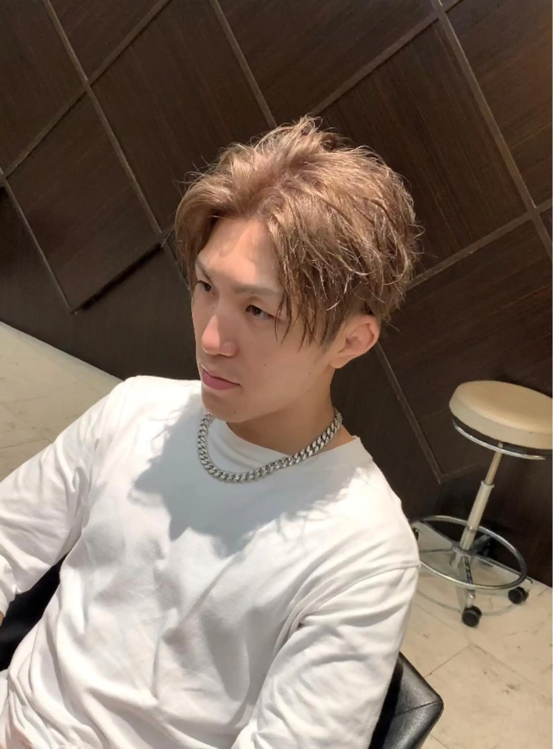 カラー メンズ センターパート カット ヘアカラー トリートメント メンズ専門　井藤 雅也のヘアスタイル