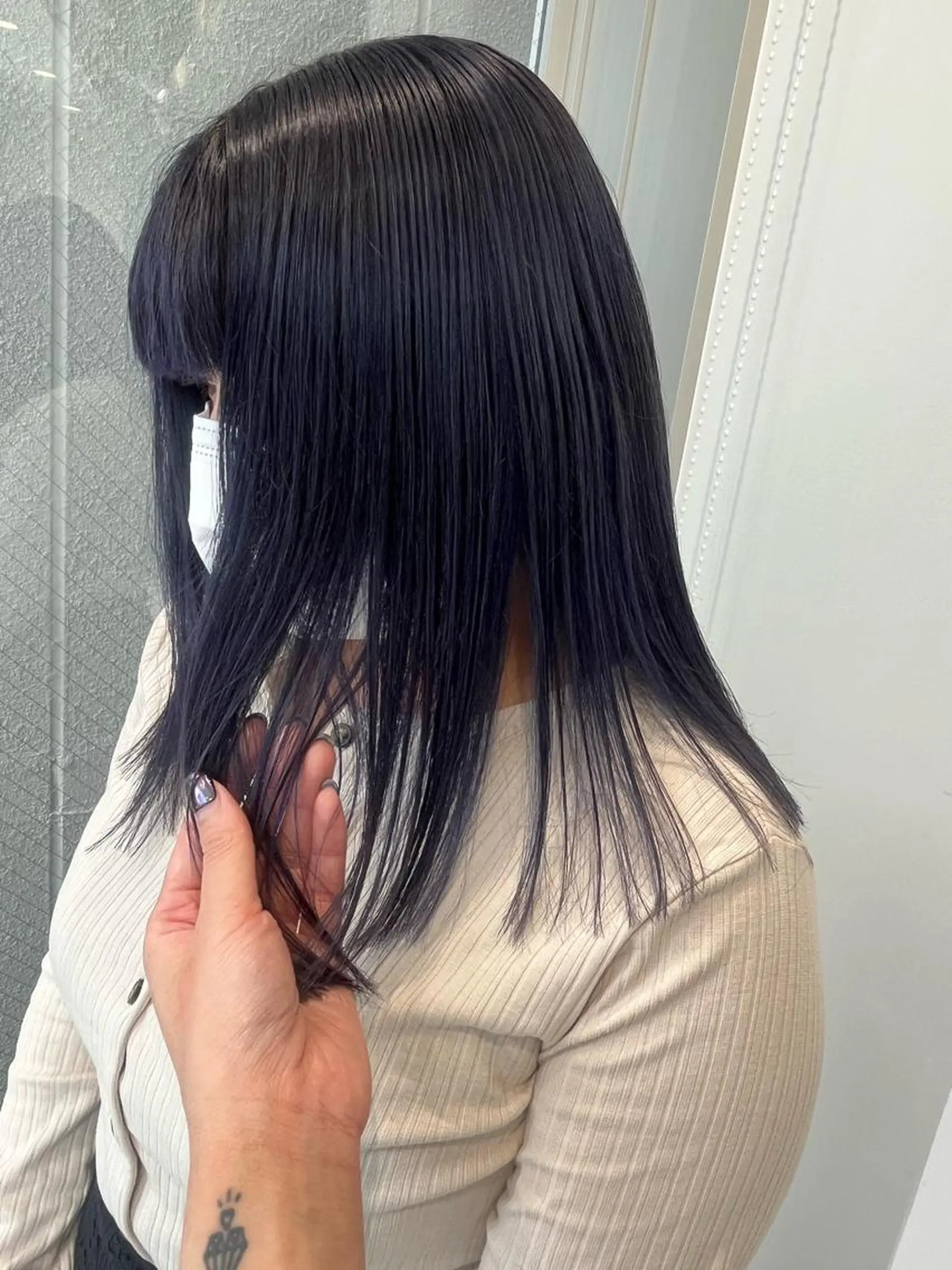 ミディアム カラー バイオレットカラー ウルフカット／吉村 桃子のヘアスタイル