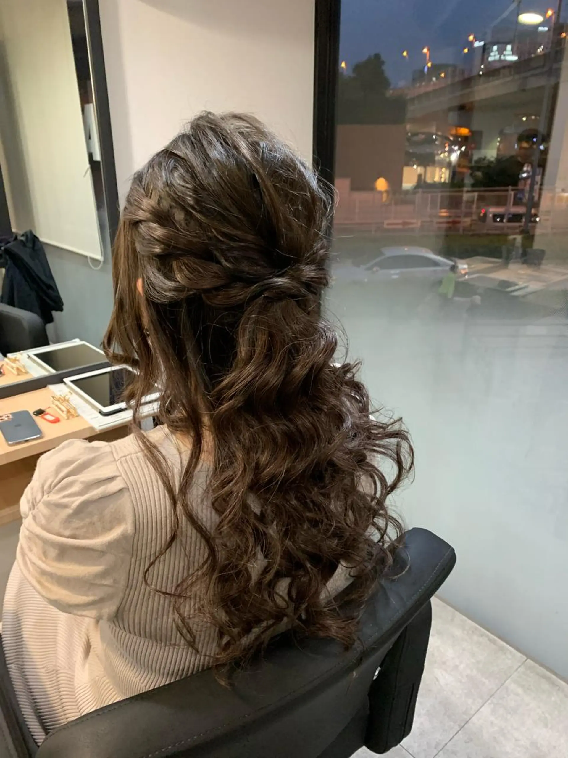 ロング ヘアアレンジ ハーフアップ alpha. カラーエクステ下妻のヘアスタイル