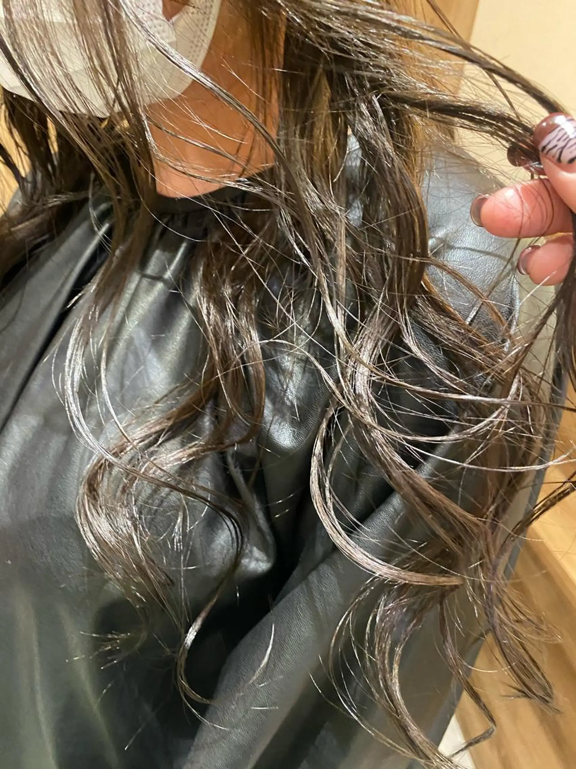 ロング カラー ヘアアレンジ ベージュカラー シルバー シルバーベージュ ヘアカラー トリートメント ヘッドスパ パーマ指名No1 /namiのヘアスタイル