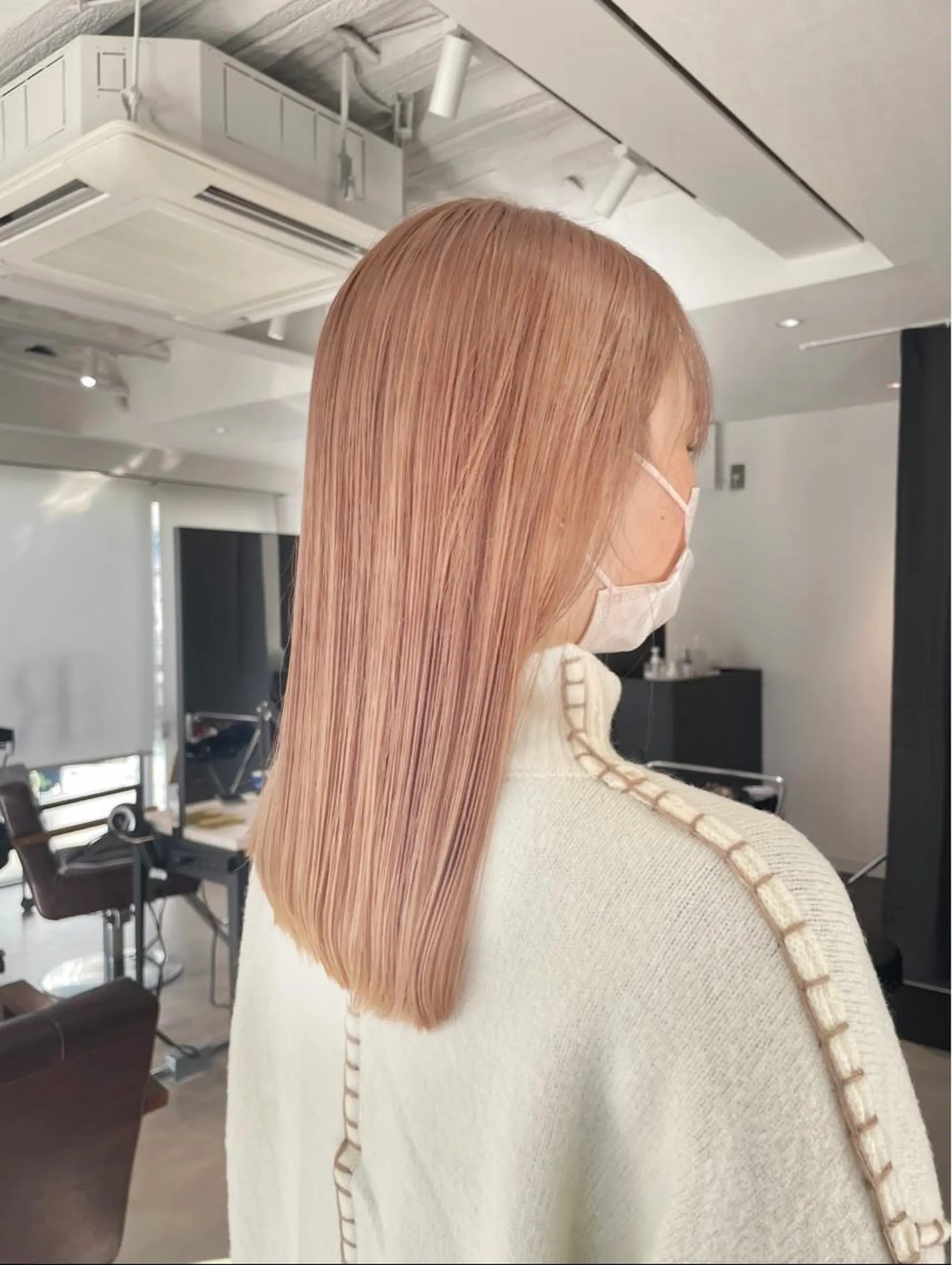 セミロング ブリーチカラー特化 碇　英朗のヘアスタイル