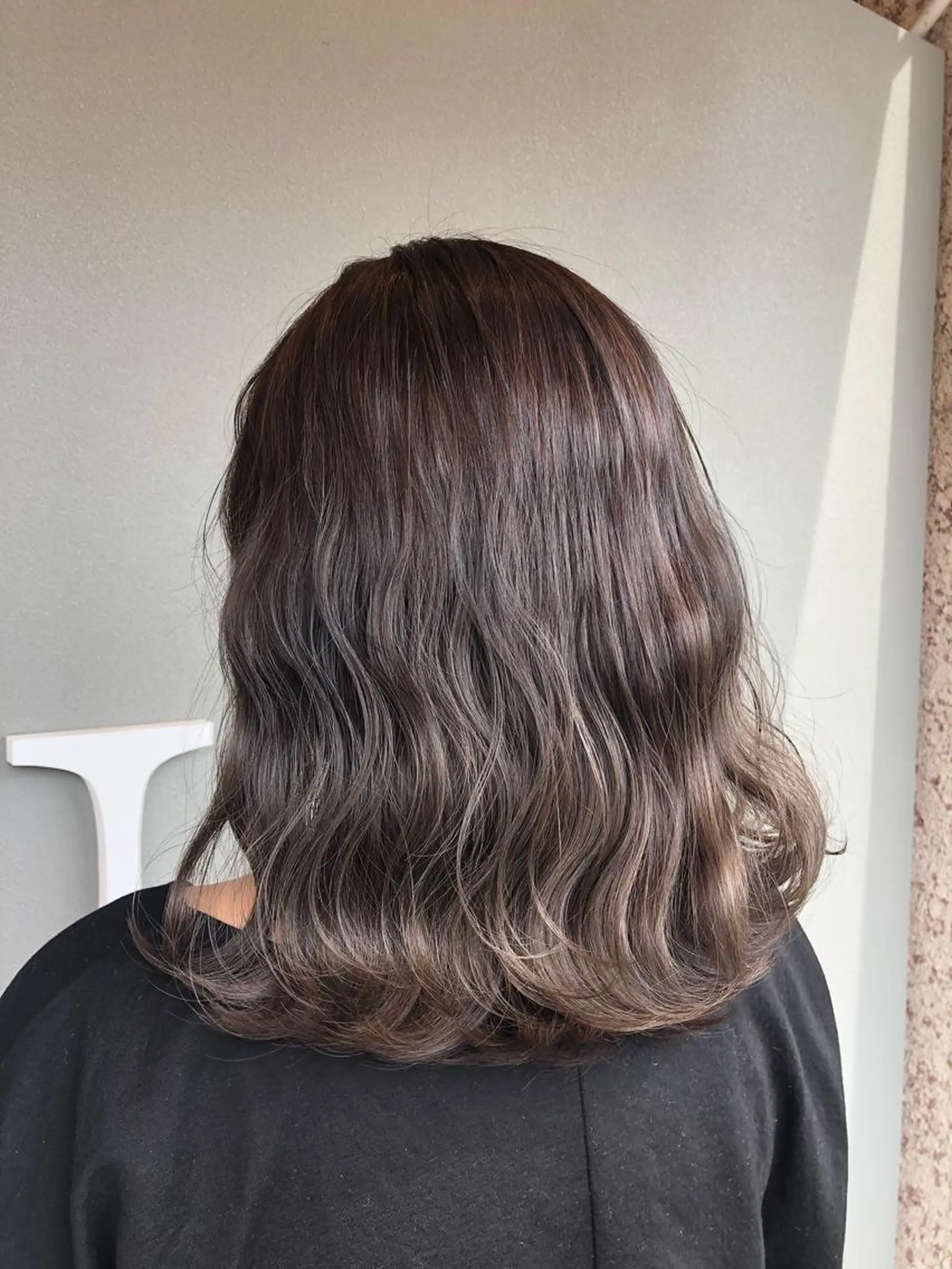 ミディアム カラー ヘアアレンジ バレイヤージュ ハイライトカラー ハイライト レイヤーカット カット ヘアカラー トリートメント U&i所属・大塚 貴之のヘアスタイル