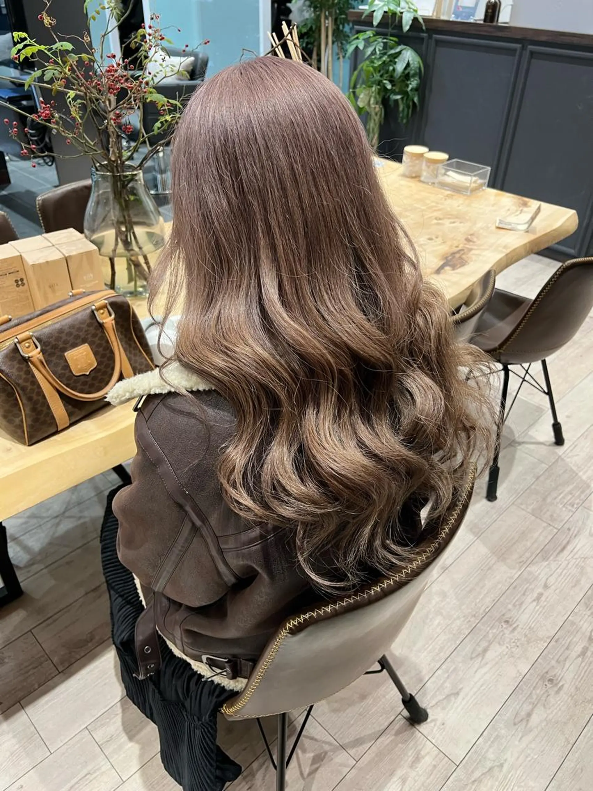 ロング カラー ブリーチ ボルドーカラー ケアブリーチ ダブルカラー イヤリングカラー salowin神戸三宮suite所属・工藤 貫多のヘアスタイル