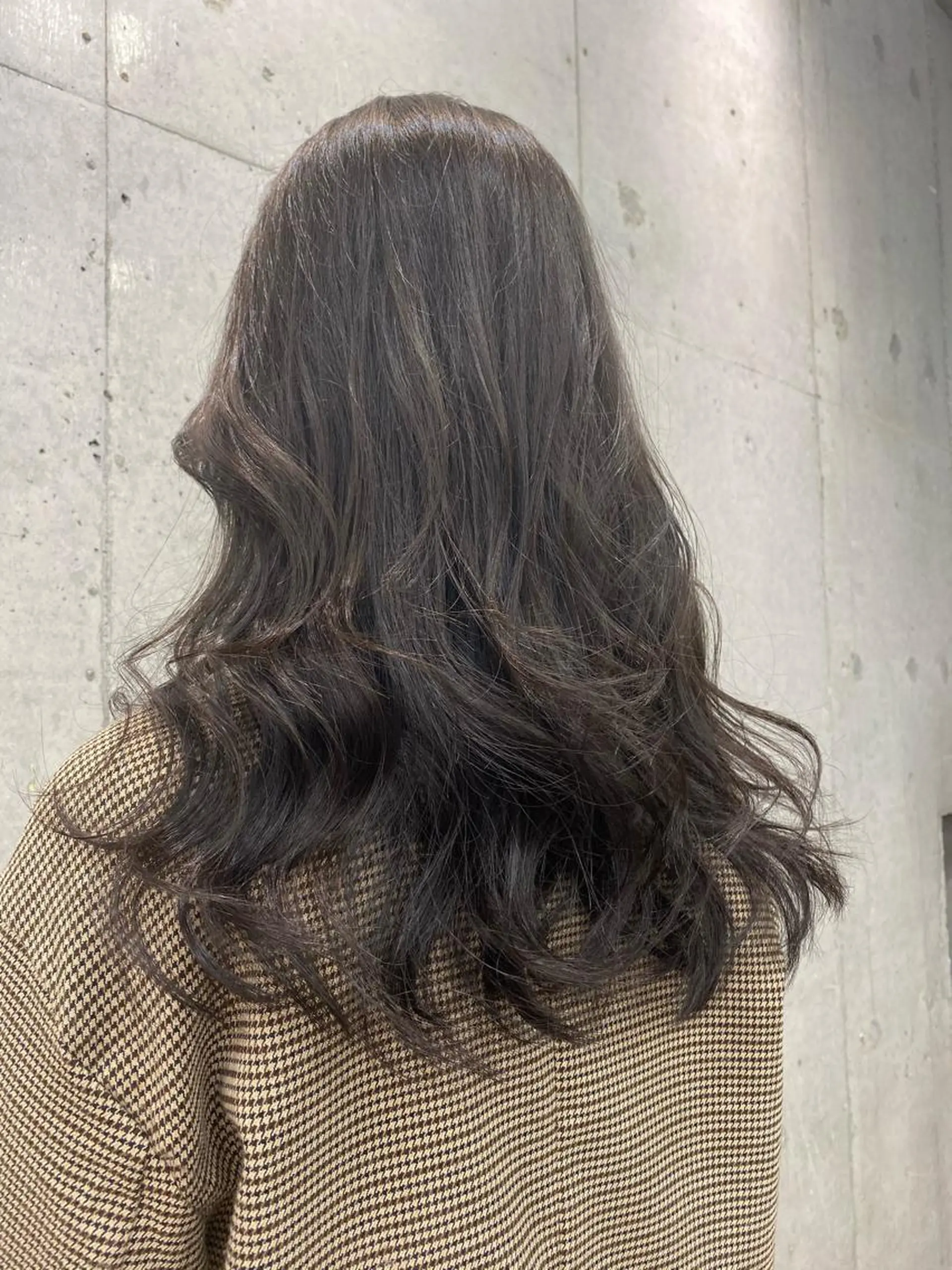 ロング カラー オリーブ/アッシュ やわらか透明感カラーのヘアスタイル