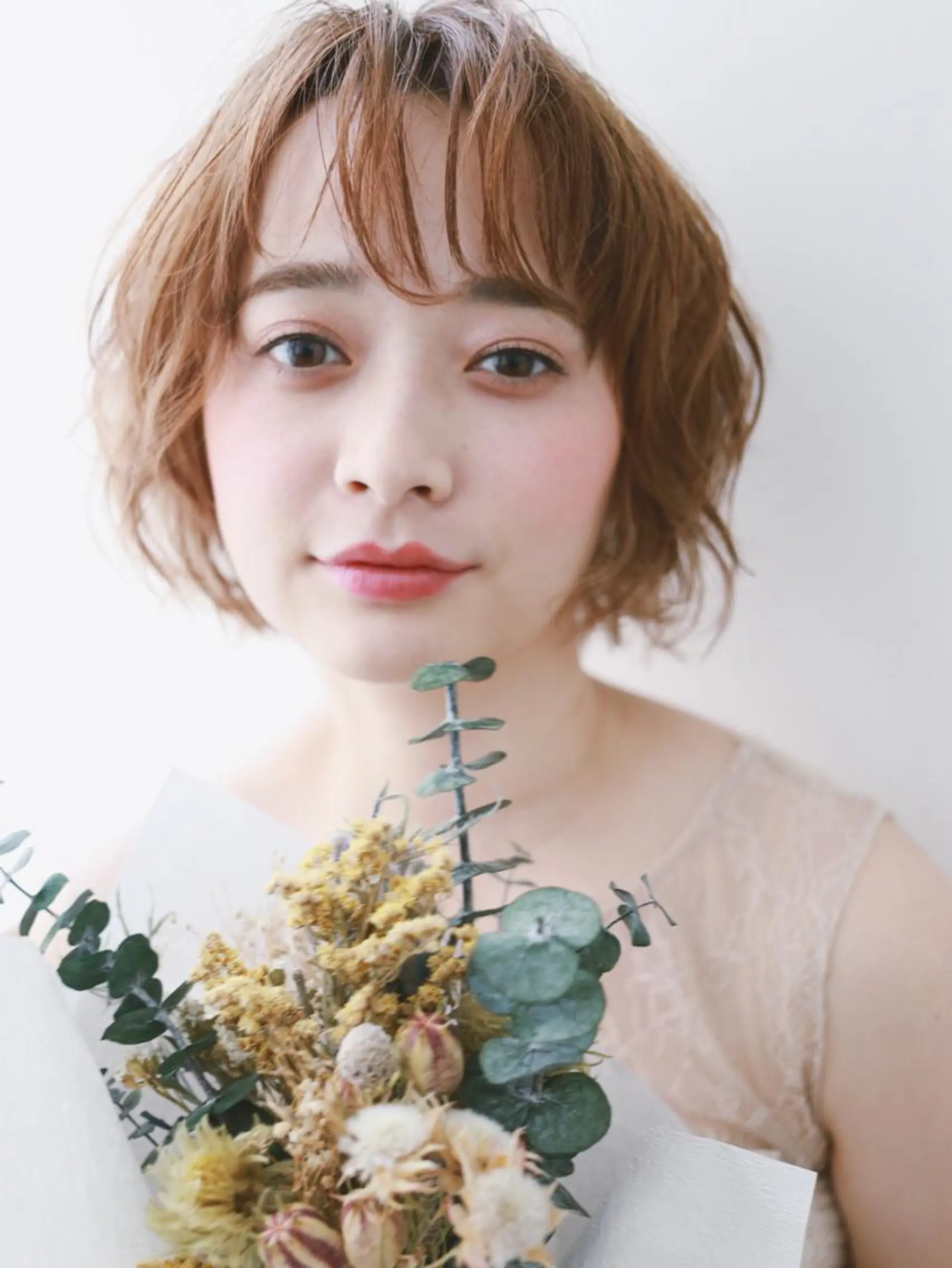 ショート カラー ブリーチ ショートヘア アンブレラカラー💫 フェイスフレーミングのヘアスタイル