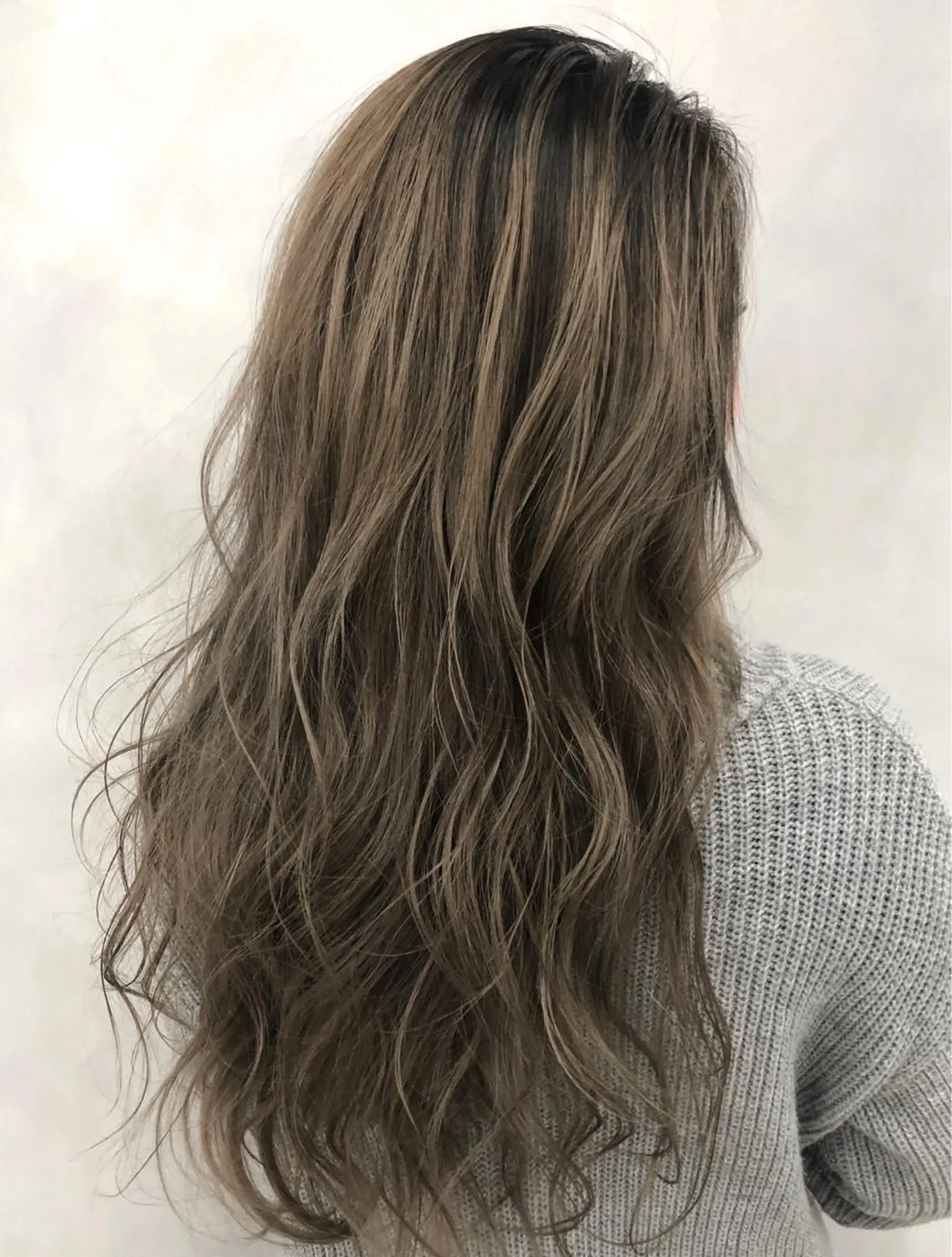 ロング カラー 艶ハイトーンブリーチ 🌈小林侑雅のヘアスタイル