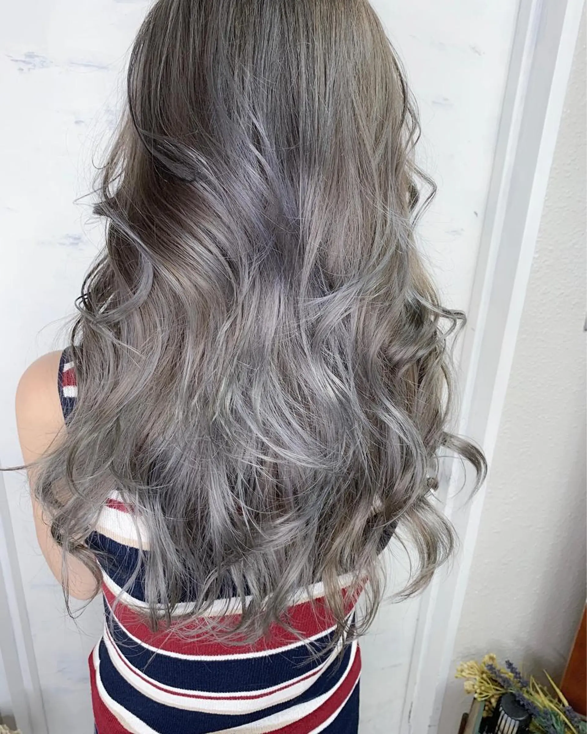 ロング カラー ブリーチ ハイライトカラー ハイライト ヘアカラー BOX mico.のヘアスタイル