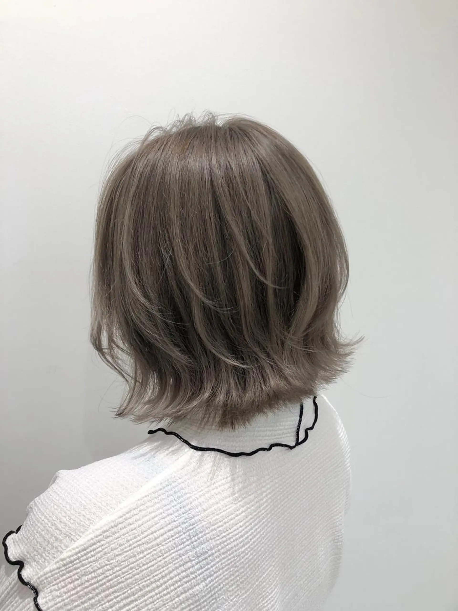 ミディアム カラー ボブレイヤー ベージュカラー ホワイトベージュ ボブ レイヤーカット ヘアカラー レイヤー⭐️カラー ⭐️平川雅史のヘアスタイル