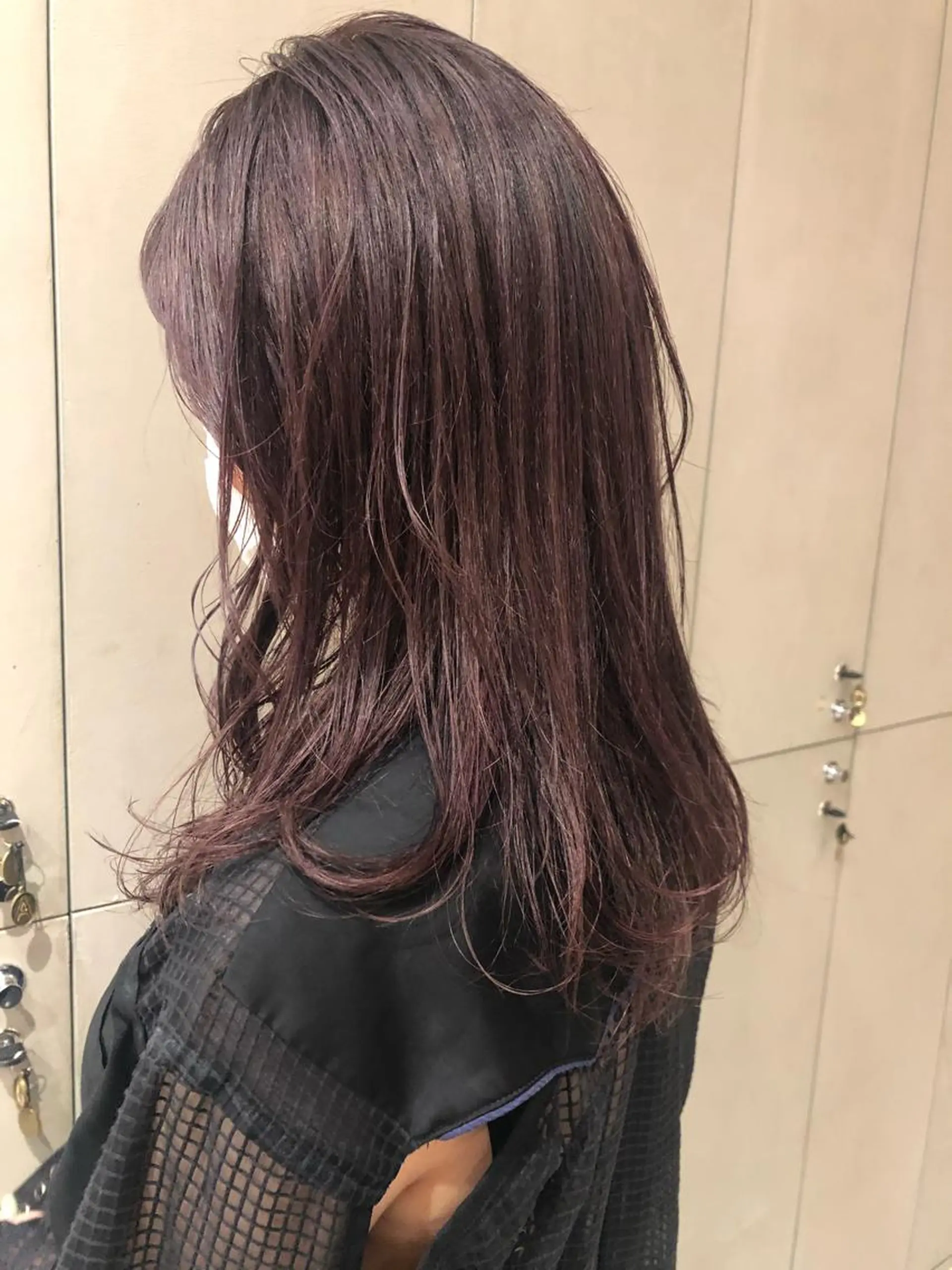 セミロング カラー グレージュ ラベンダーカラー ラベンダーグレージュ ラベンダーグレー 古屋 花織のヘアスタイル