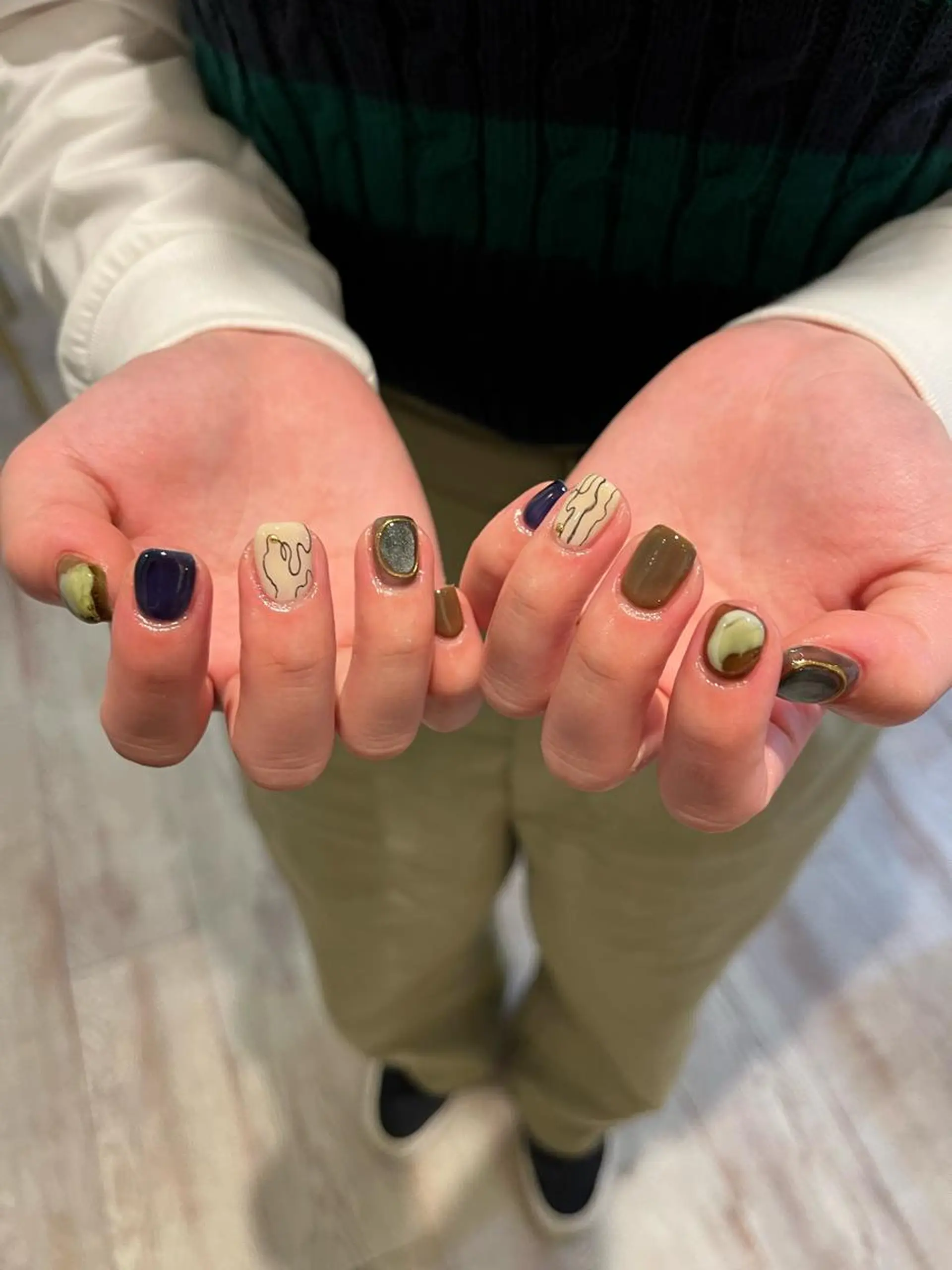 ネイル ハンドネイル une／YUKINA 🫧大人nuanceのネイルデザイン