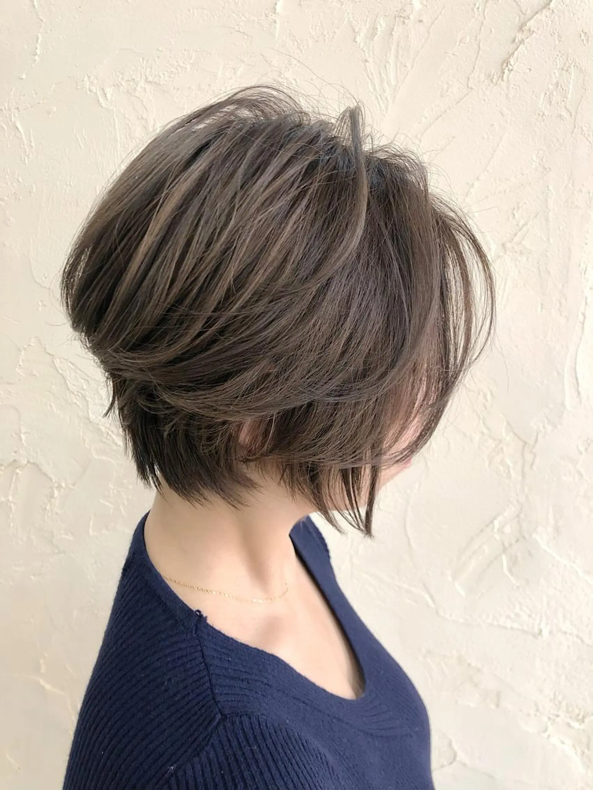 ショート カット 韓国レイヤー外国人風 透明感カラー髪質改善のヘアスタイル