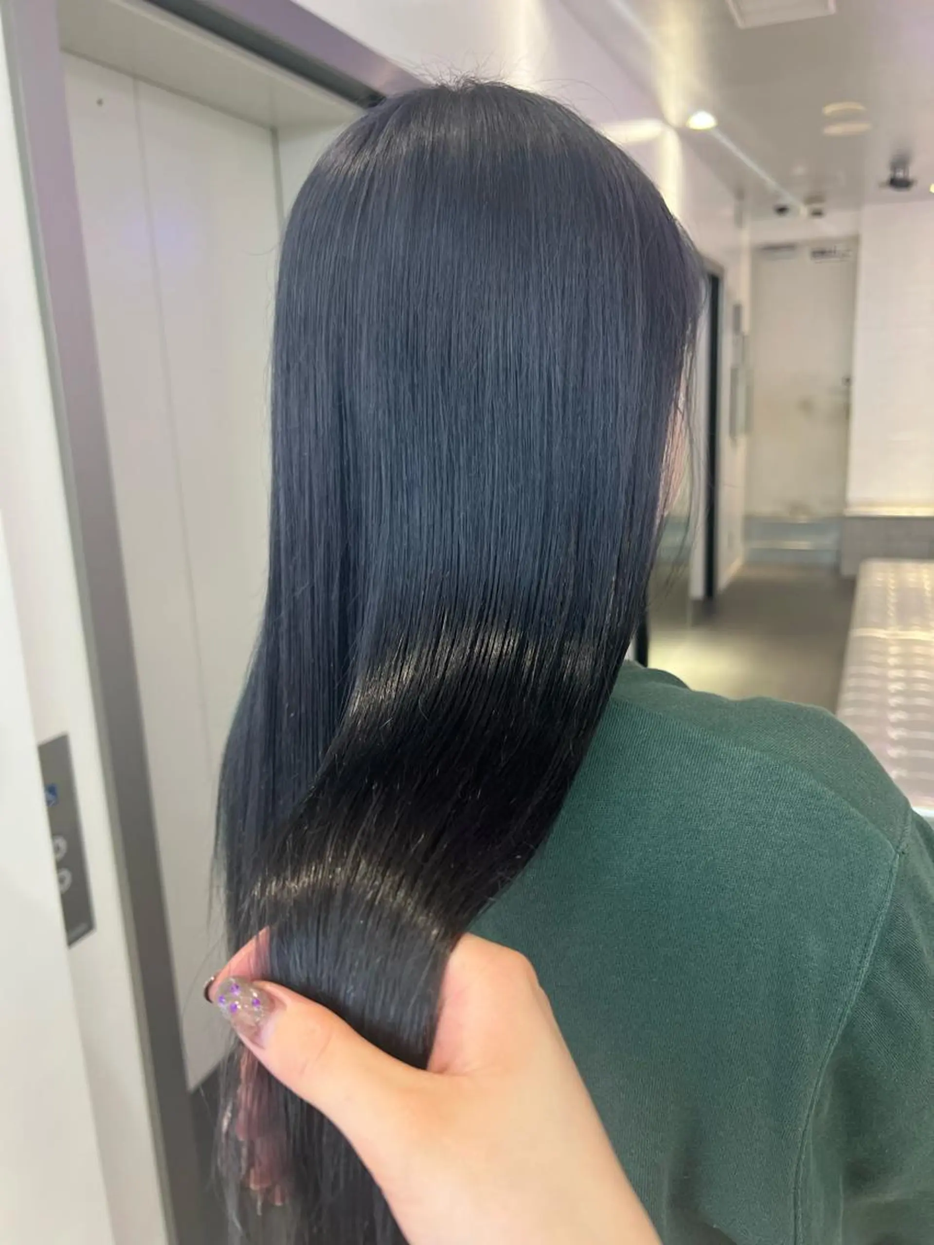 ロング カラー 🌼動き×透明感🩵 ハイトーン/ナナのヘアスタイル