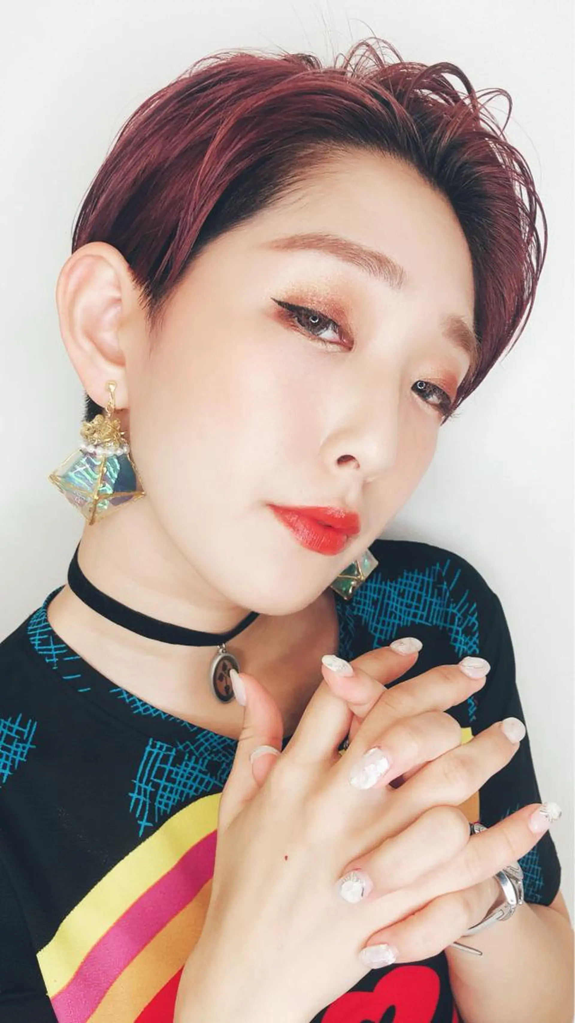 ショート カラー ウルフカット／吉村 桃子のヘアスタイル