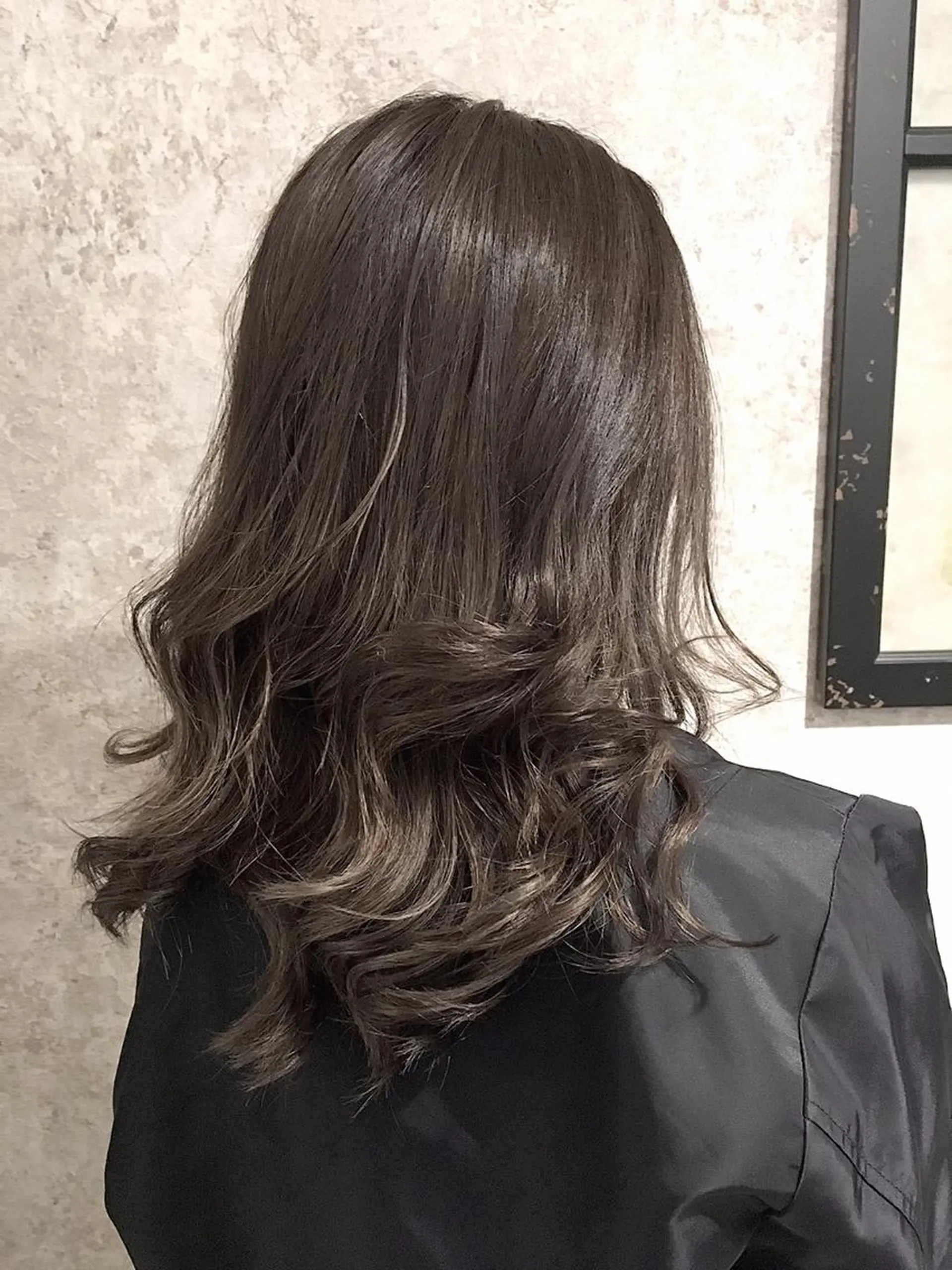 ミディアム カラー パーマ 小顔カット✨ 透明感カラー/村上のヘアスタイル