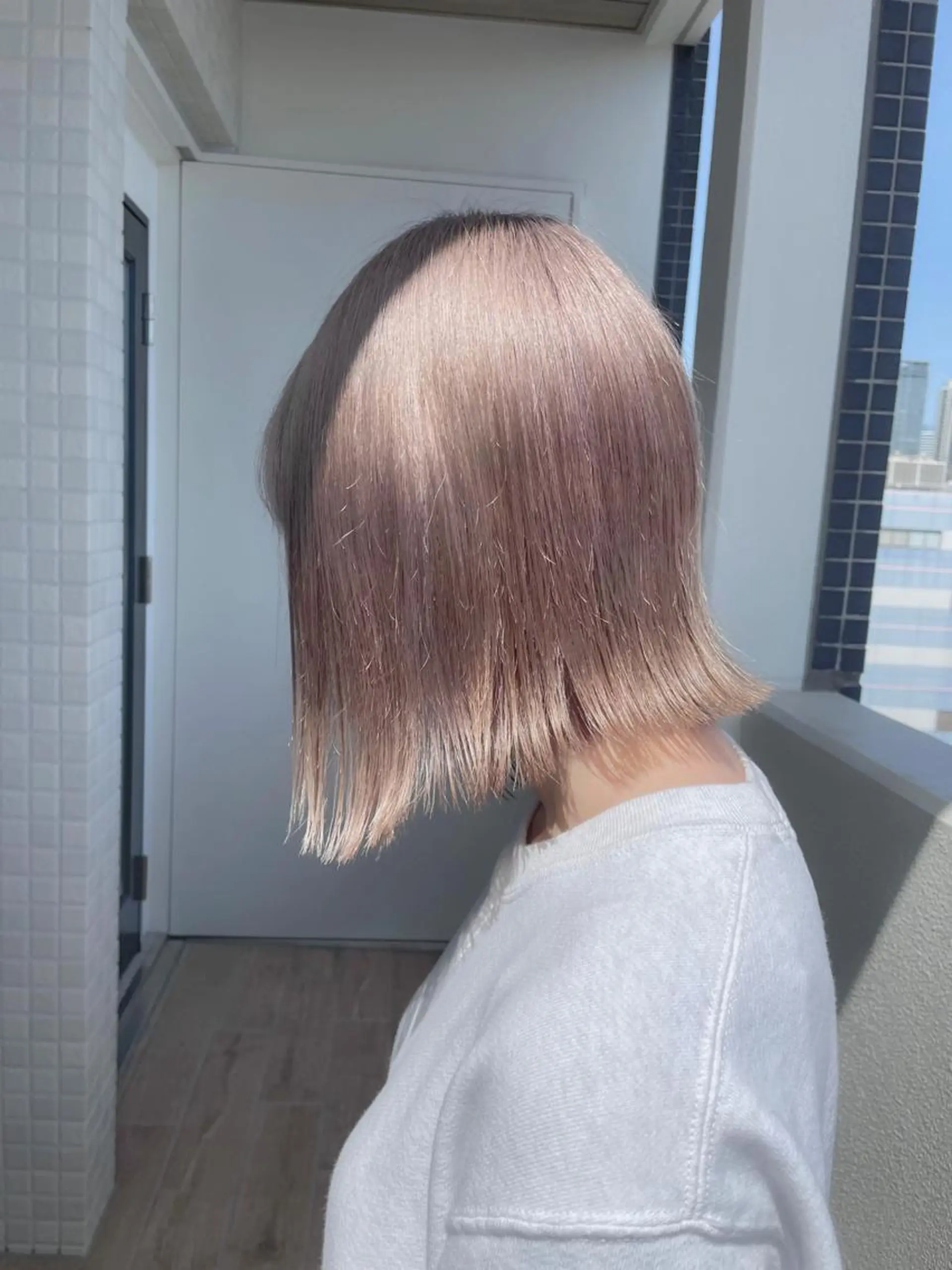 ショート カラー ベージュカラー ミルクティーベージュ ボブ 外ハネヘア カット ヘアカラー トリートメント ヘアセット メンズ特化 パーマ/オザワのヘアスタイル