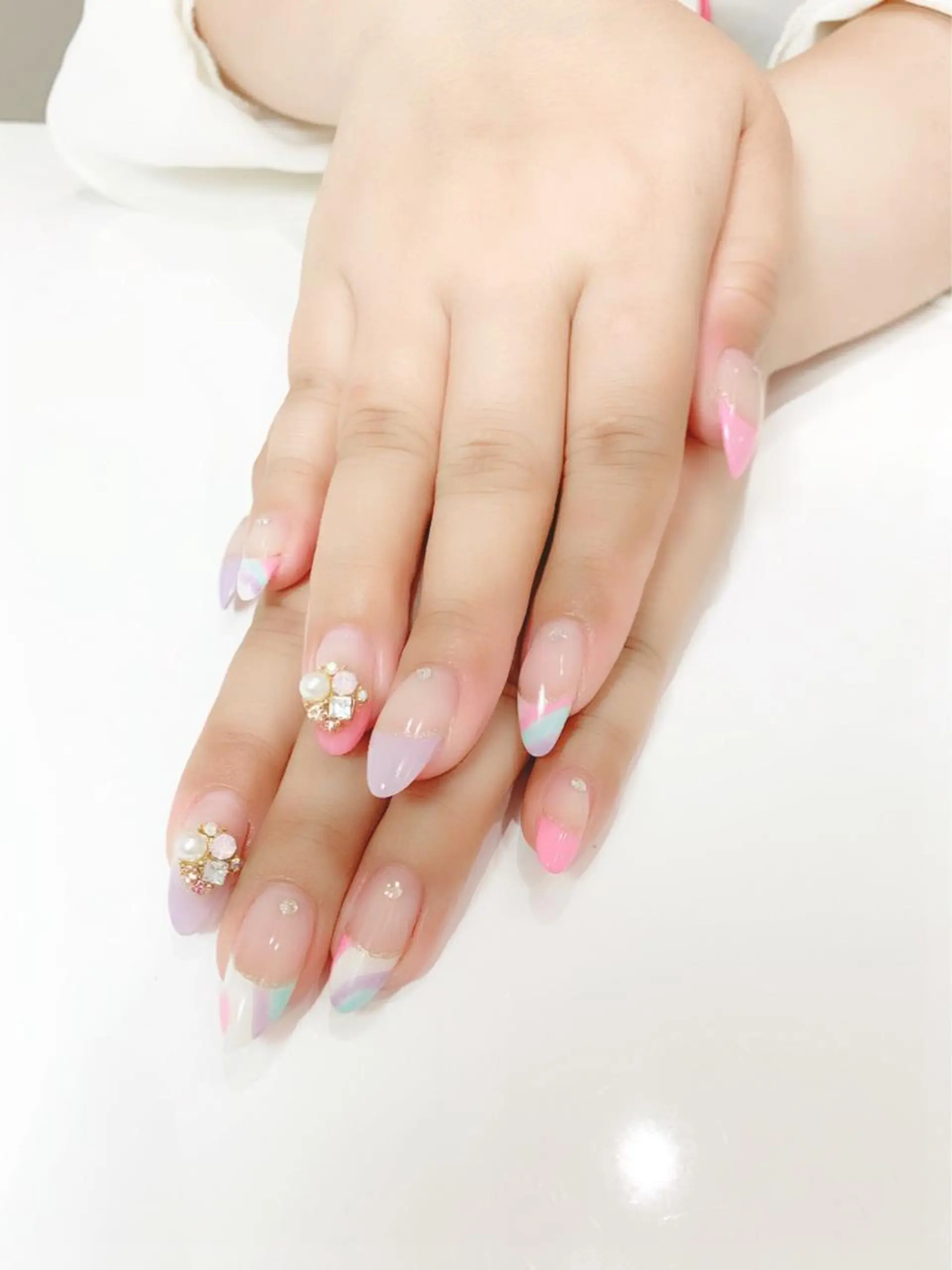 ネイル 指名支持率NO.1 スタイリストのヘアスタイル