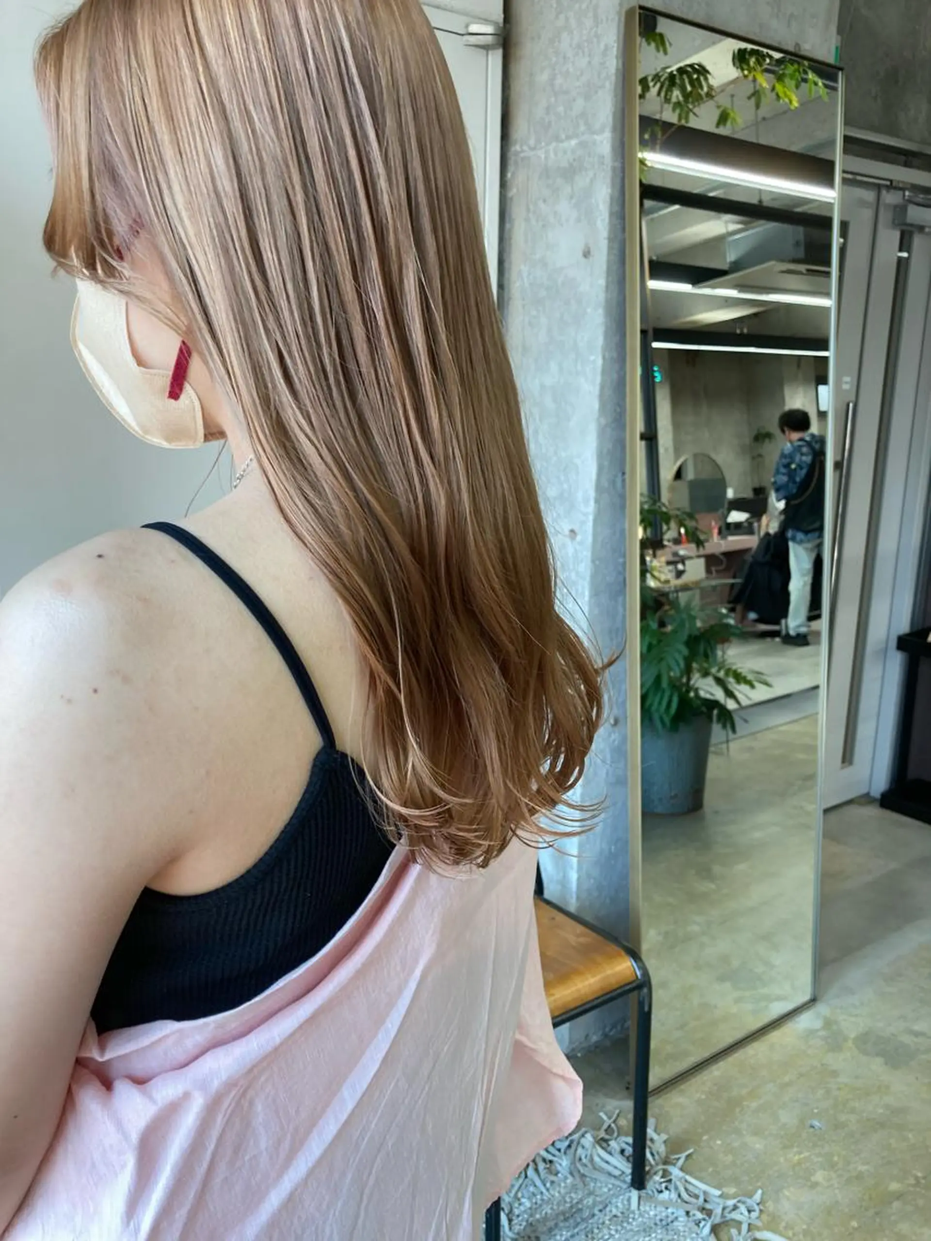 ロング カラー ベージュカラー ブリーチ ミルクティーベージュ 小木曽智美 /ボブ/ショートのヘアスタイル