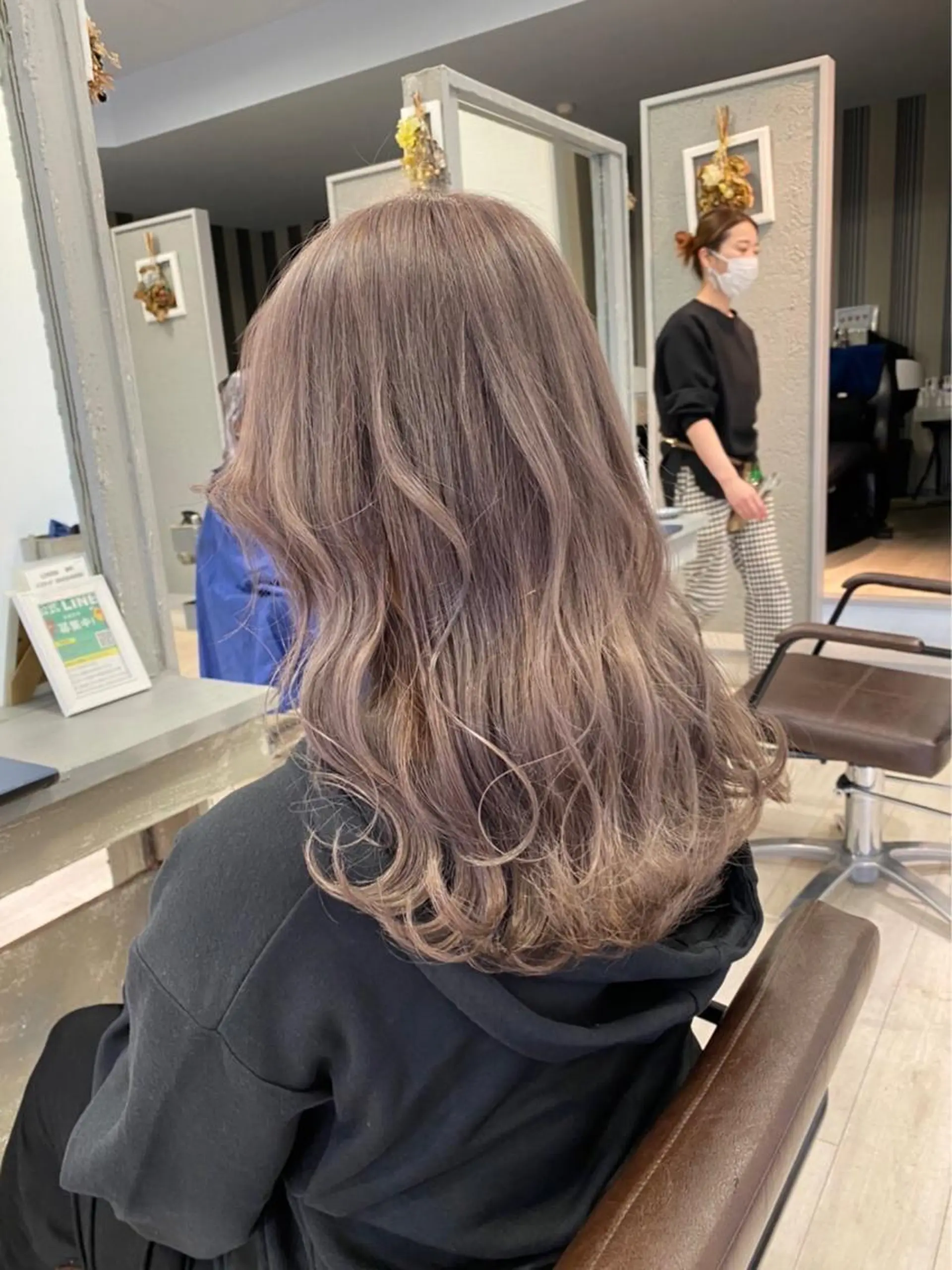 ミディアム カラー LOVERIA KURUME所属・村上 佳織のヘアスタイル