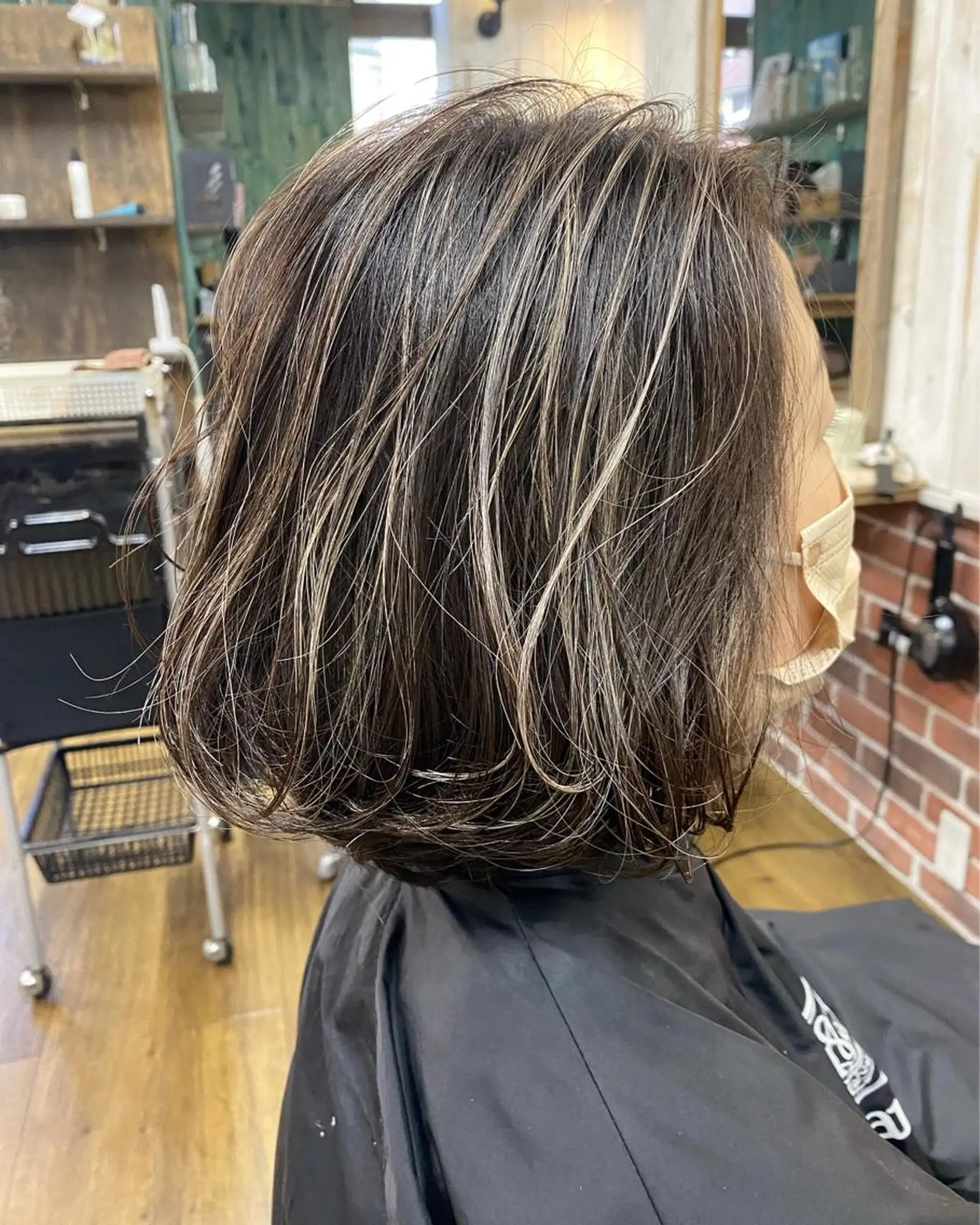 ショート アッシュ ハイライト レイヤーカット カルラ　蒲田店所属・大久保寿高✨ なりたい色を叶える✨のヘアスタイル