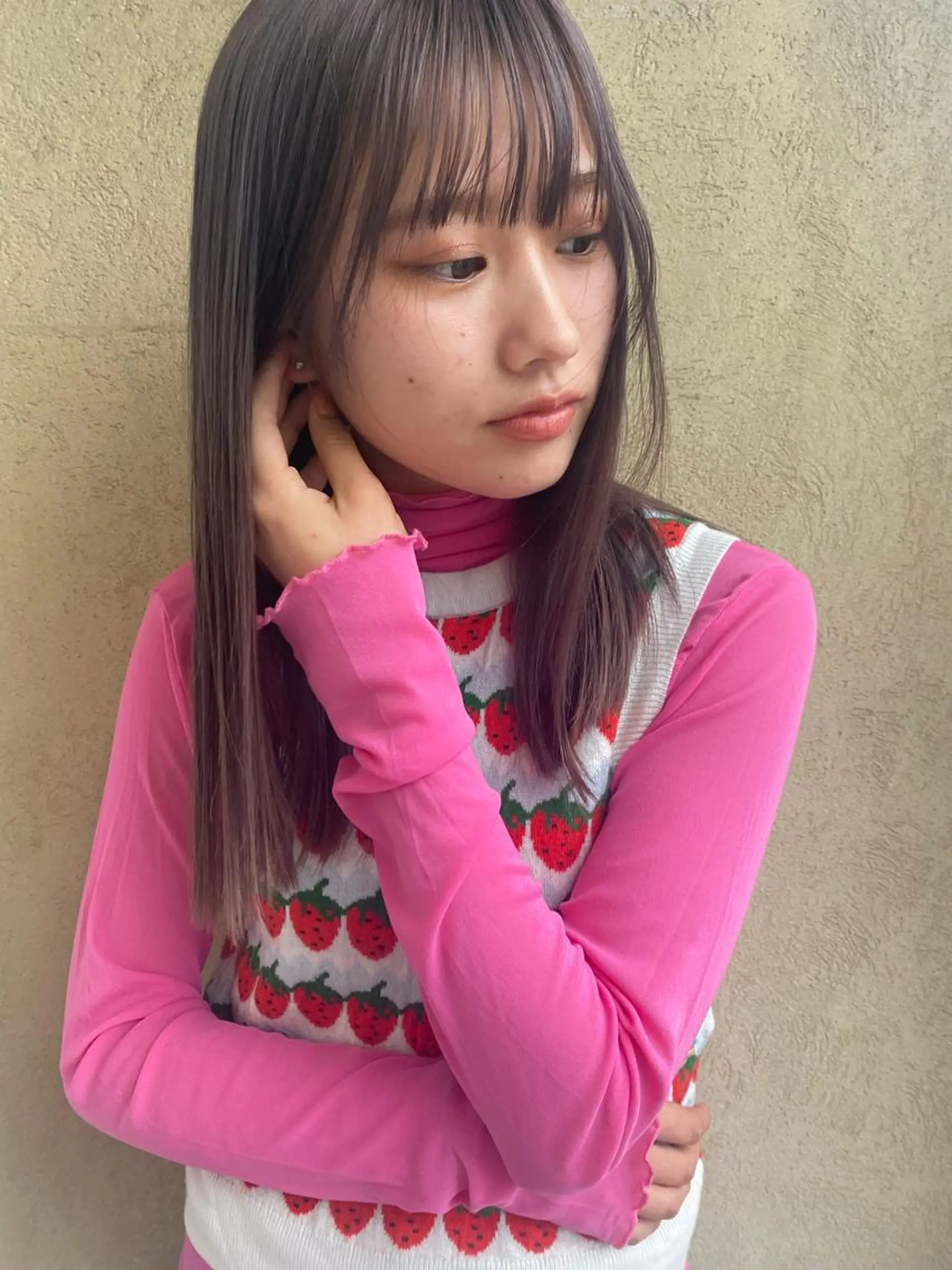 セミロング saya🌿レイヤー カット/透明感カラーのヘアスタイル