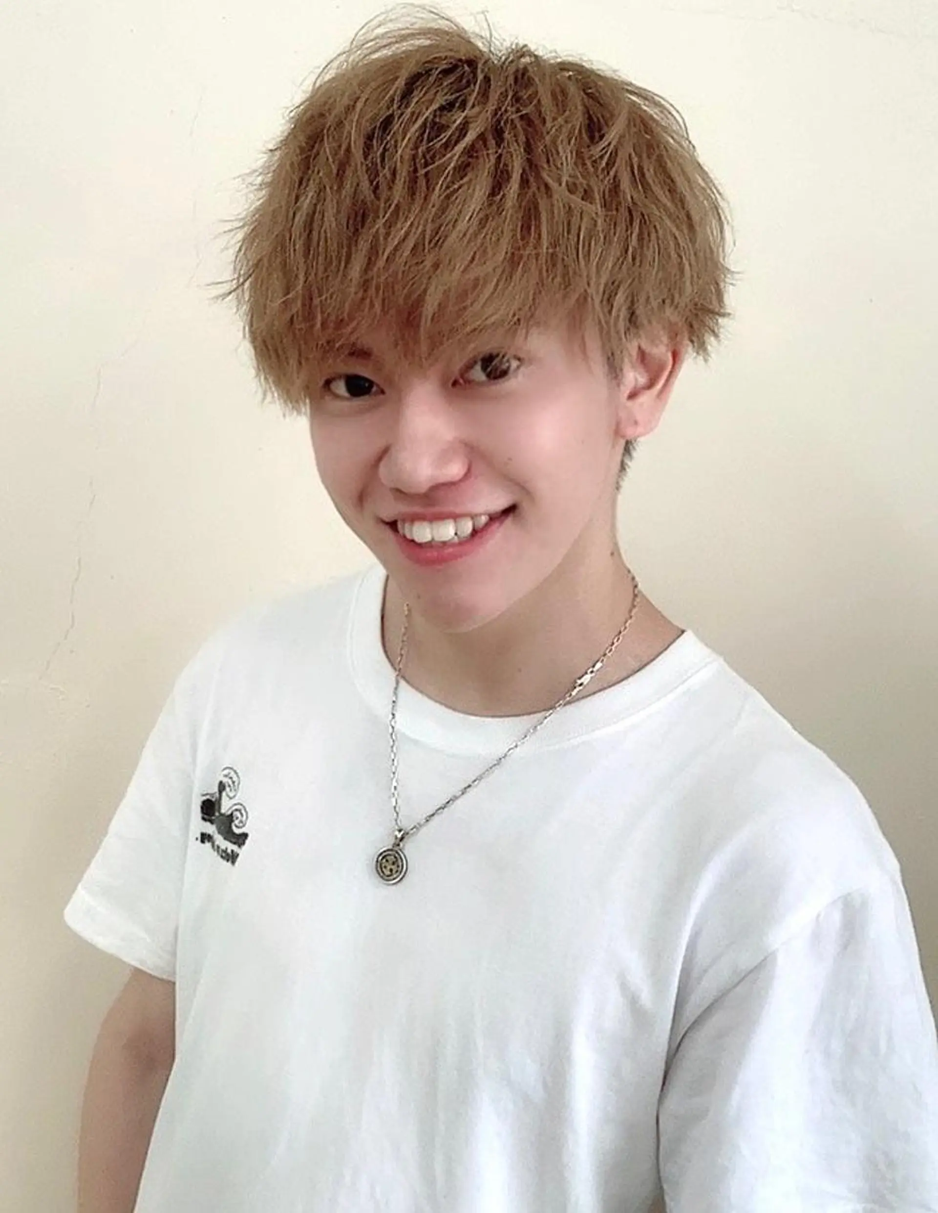 ショート メンズ くすみミルクティー／ ブラウン🪡TOWAのヘアスタイル