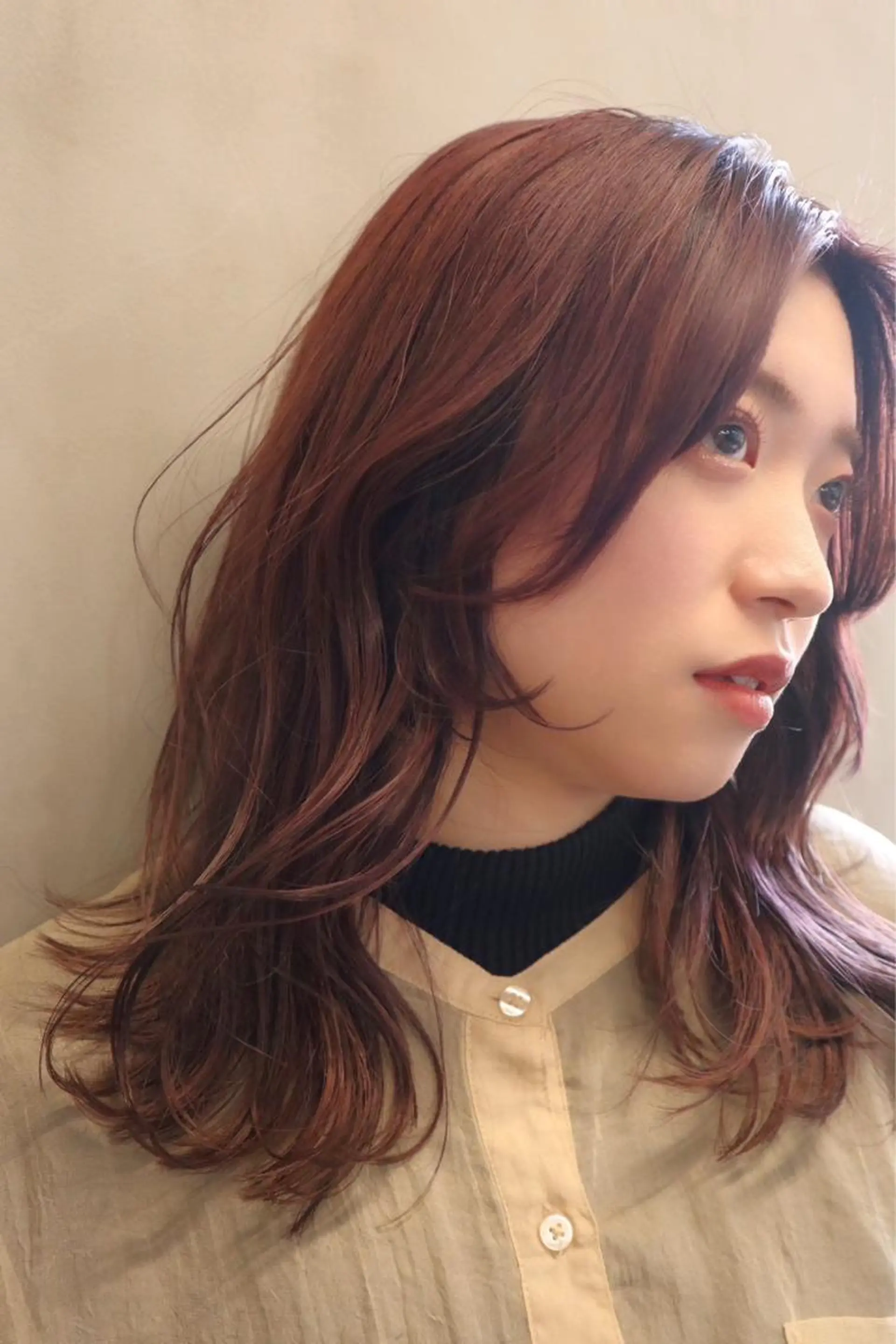 セミロング カラー アイブロウ パープルカラー 眉カラー 似合わせカット 小林愛奈のヘアスタイル