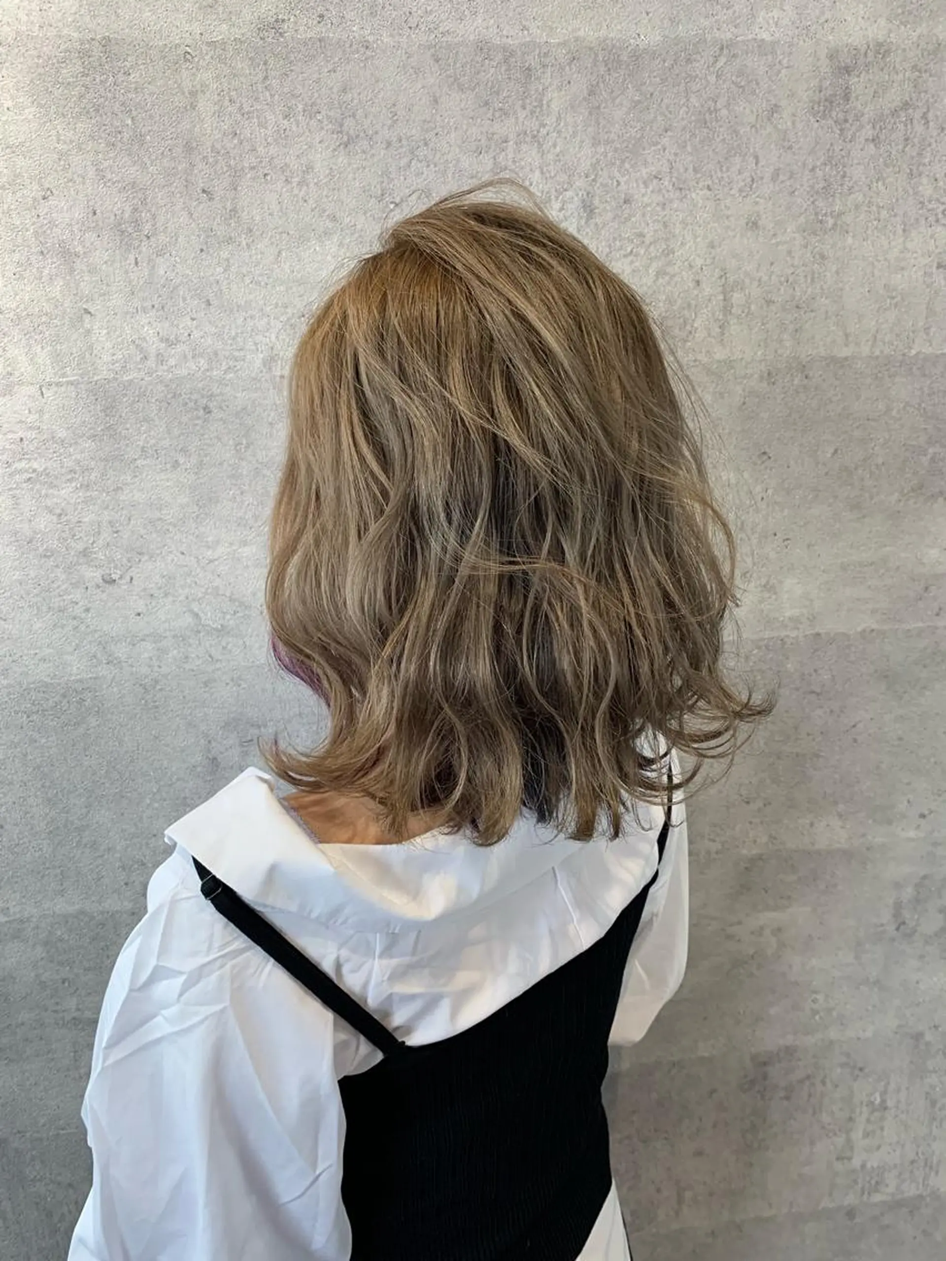 ミディアム カラー カット ヘアカラー トリートメント _WHITE 天王寺のヘアスタイル