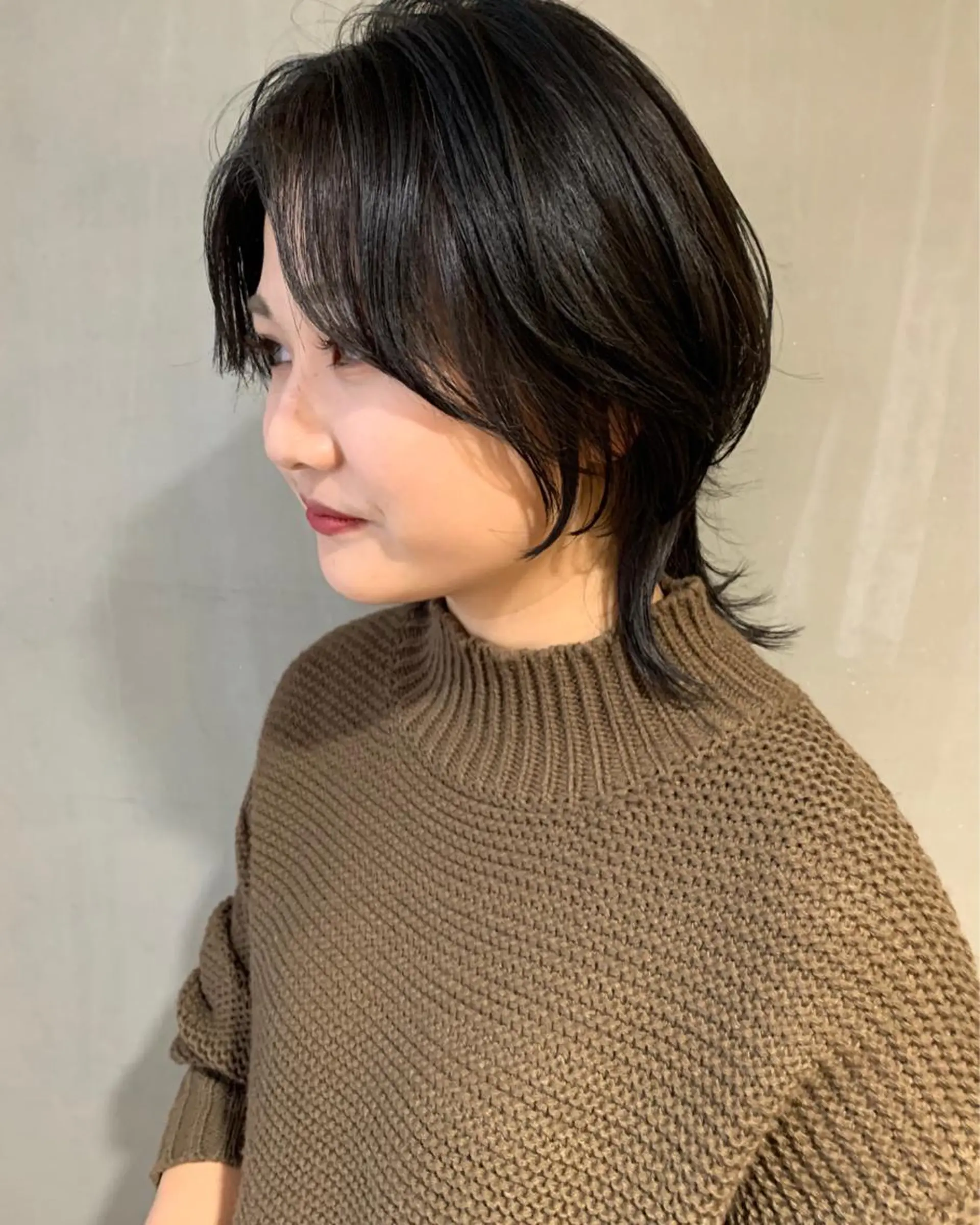 ショート カラー 黒髪 ウルフカット SALOWIN梅田茶屋町店所属・ウルフレイヤーカット /チヒロのヘアスタイル