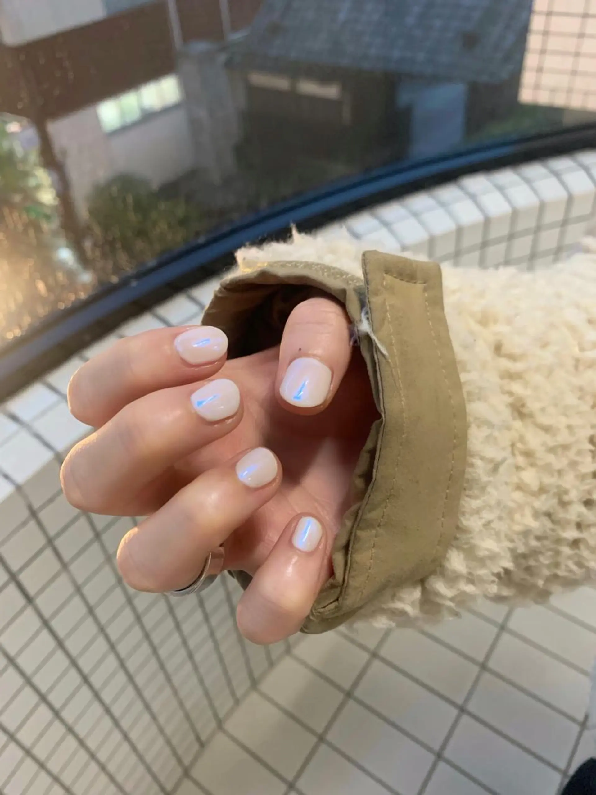 ネイル オーロラネイル ワンカラーネイル ホワイト ハンドネイル N.barber / koderaのネイルデザイン