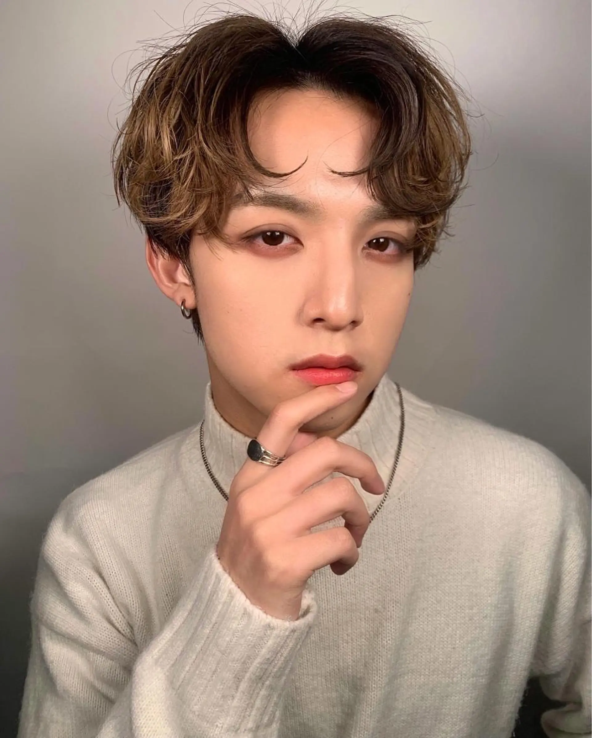 ショート パーマ メンズ メンズパーマ モナン新宿所属・曲がる縮毛 メンズ 毛流れ 佐々木 優のヘアスタイル